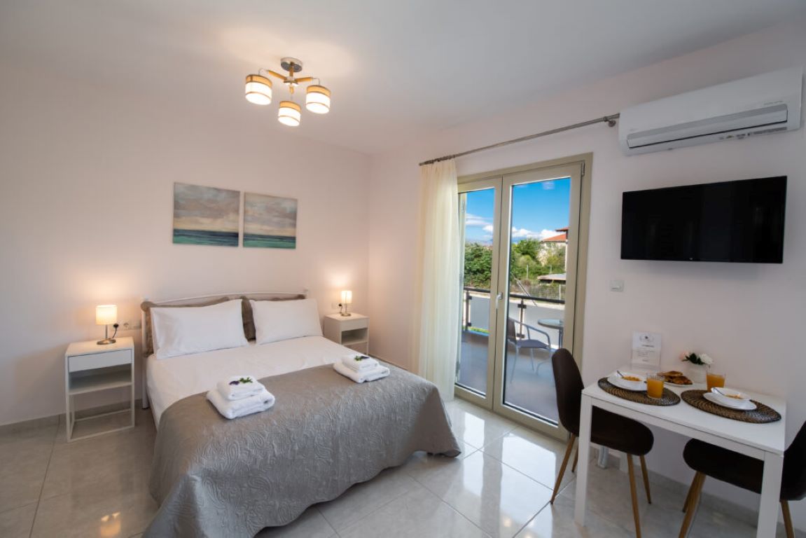 Bounatsa Studios & Apartments-Deluxe studio.jpg
