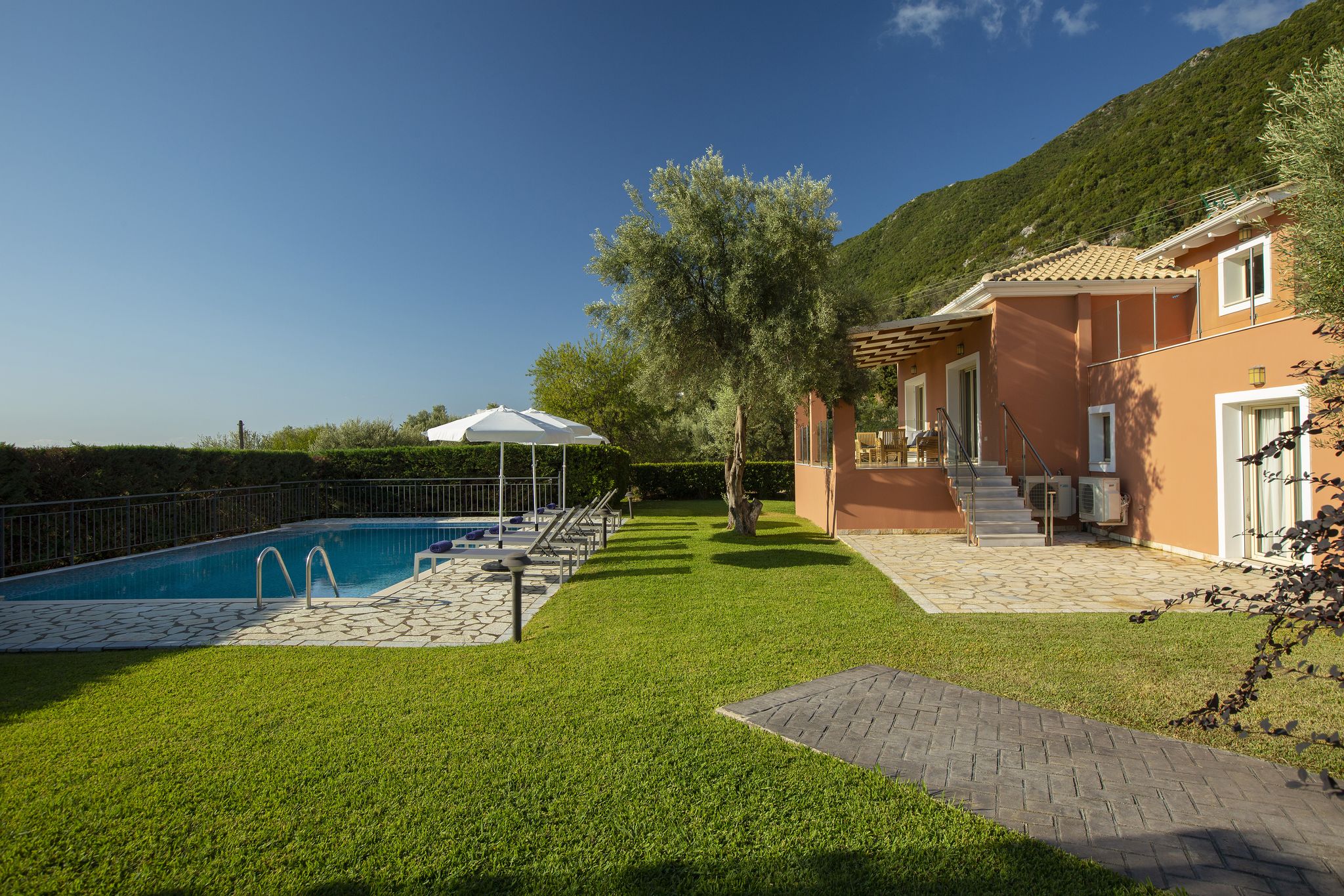 Ionian Luxury VIllas-Vila Olivia spolja.jpg