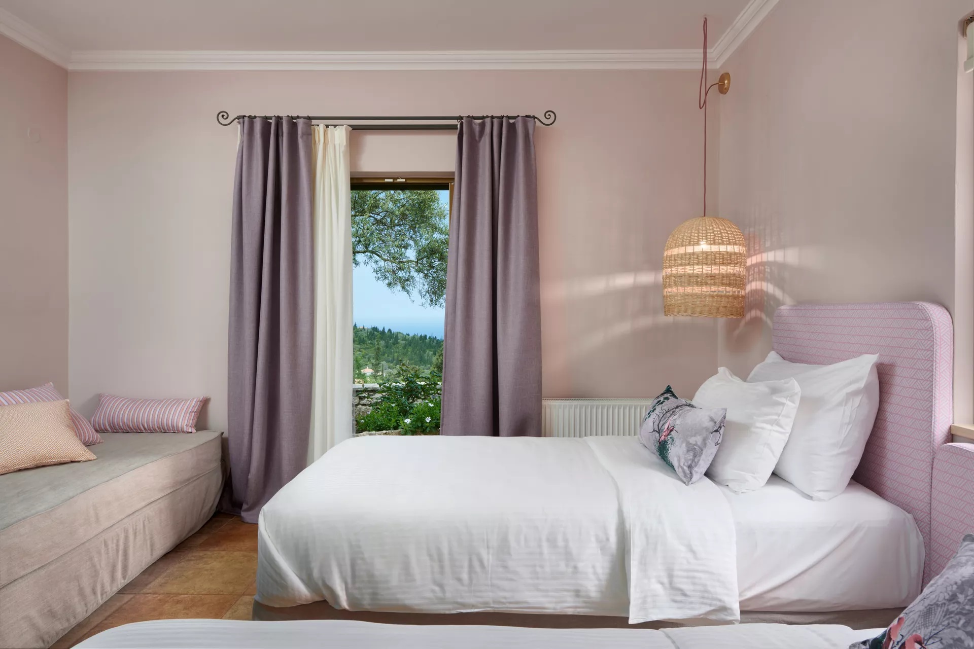 Art Blue Villas-Deluxe vila druga spavaca soba.jpg