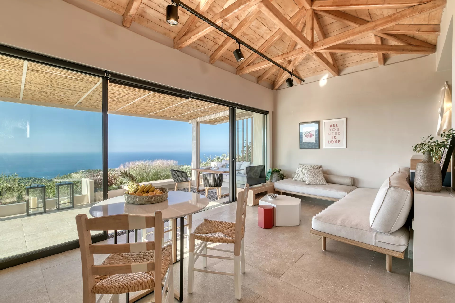 Art Blue Villas-Grand suite dnevna soba.jpg