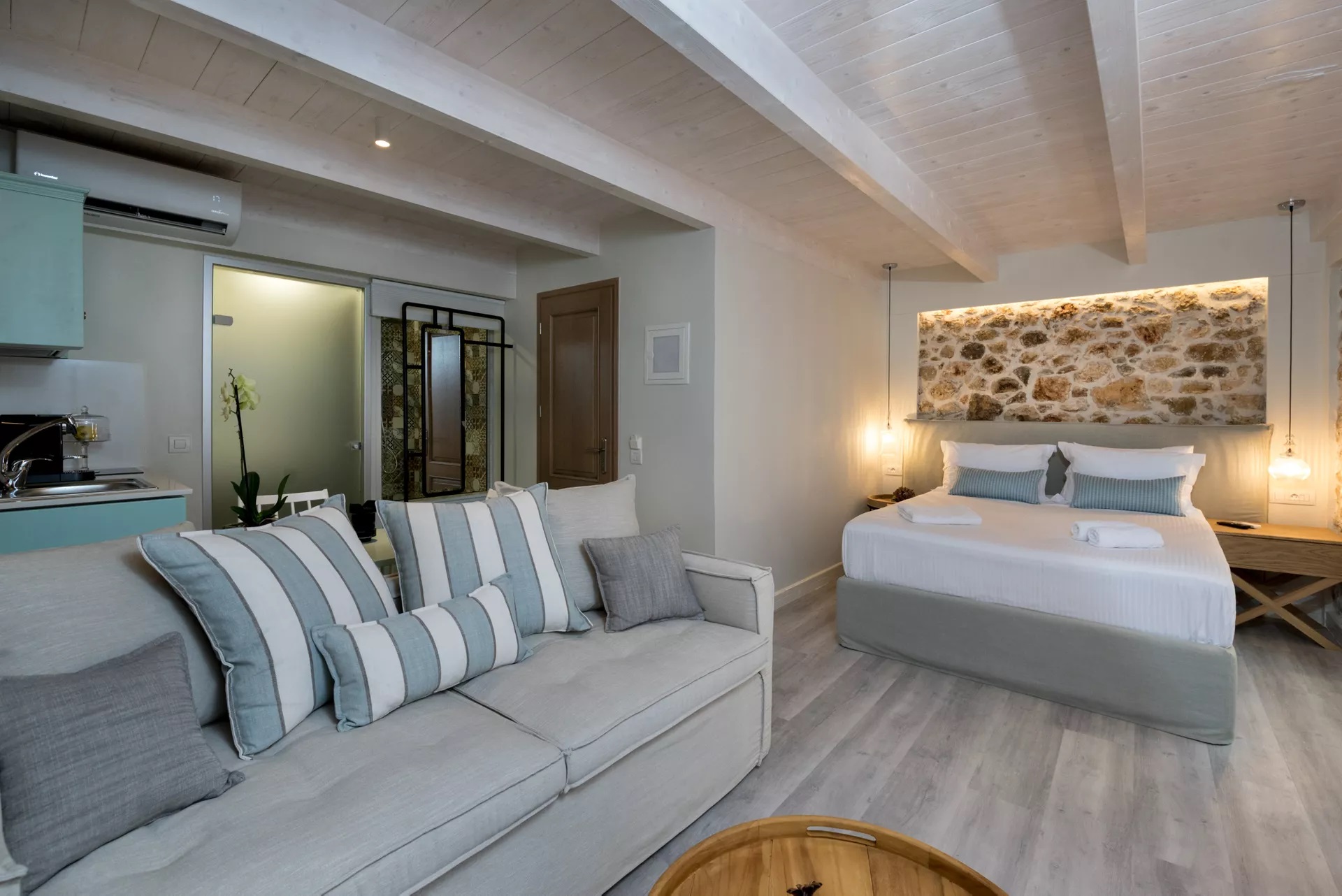 The Well-Suite sa balkonom unutrašnjost.jpg