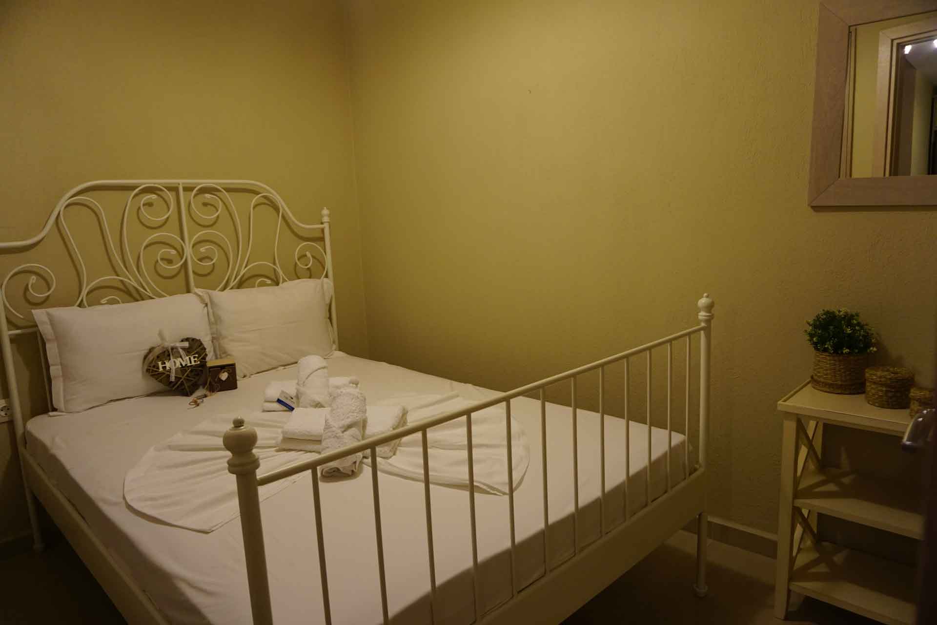 Villa Orama-Deluxe studio spavaca soba.jpg