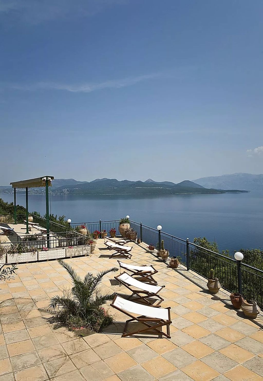 Villa Magemenou Nikiana-Pogled na more.jpg
