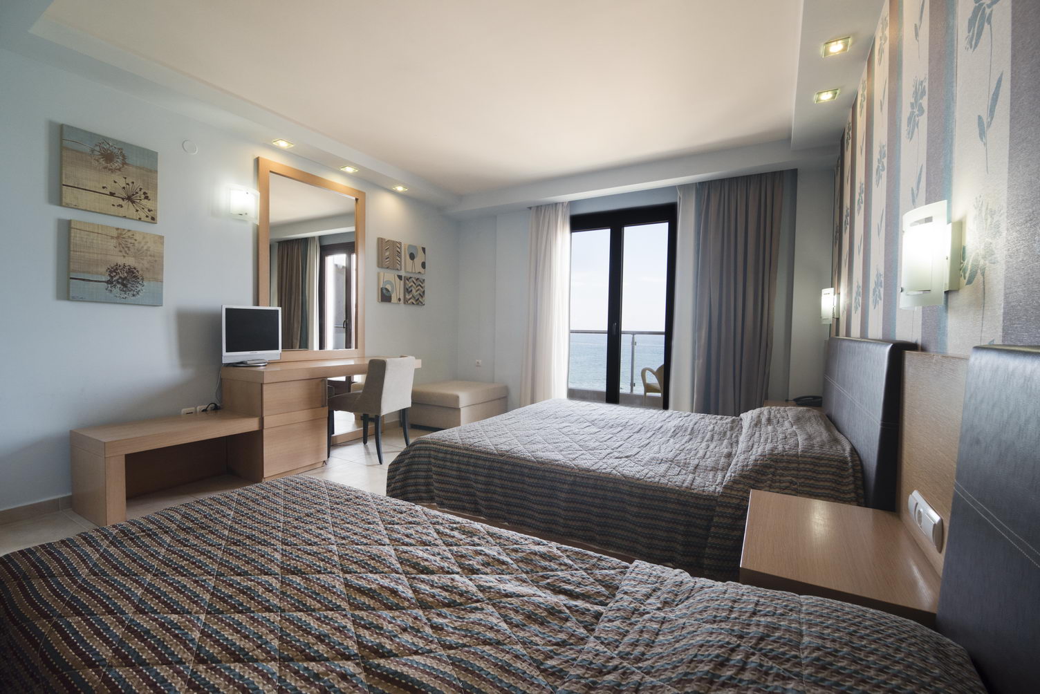 Mistral Seaside Hotel-Cetvorokrevetna soba.jpg