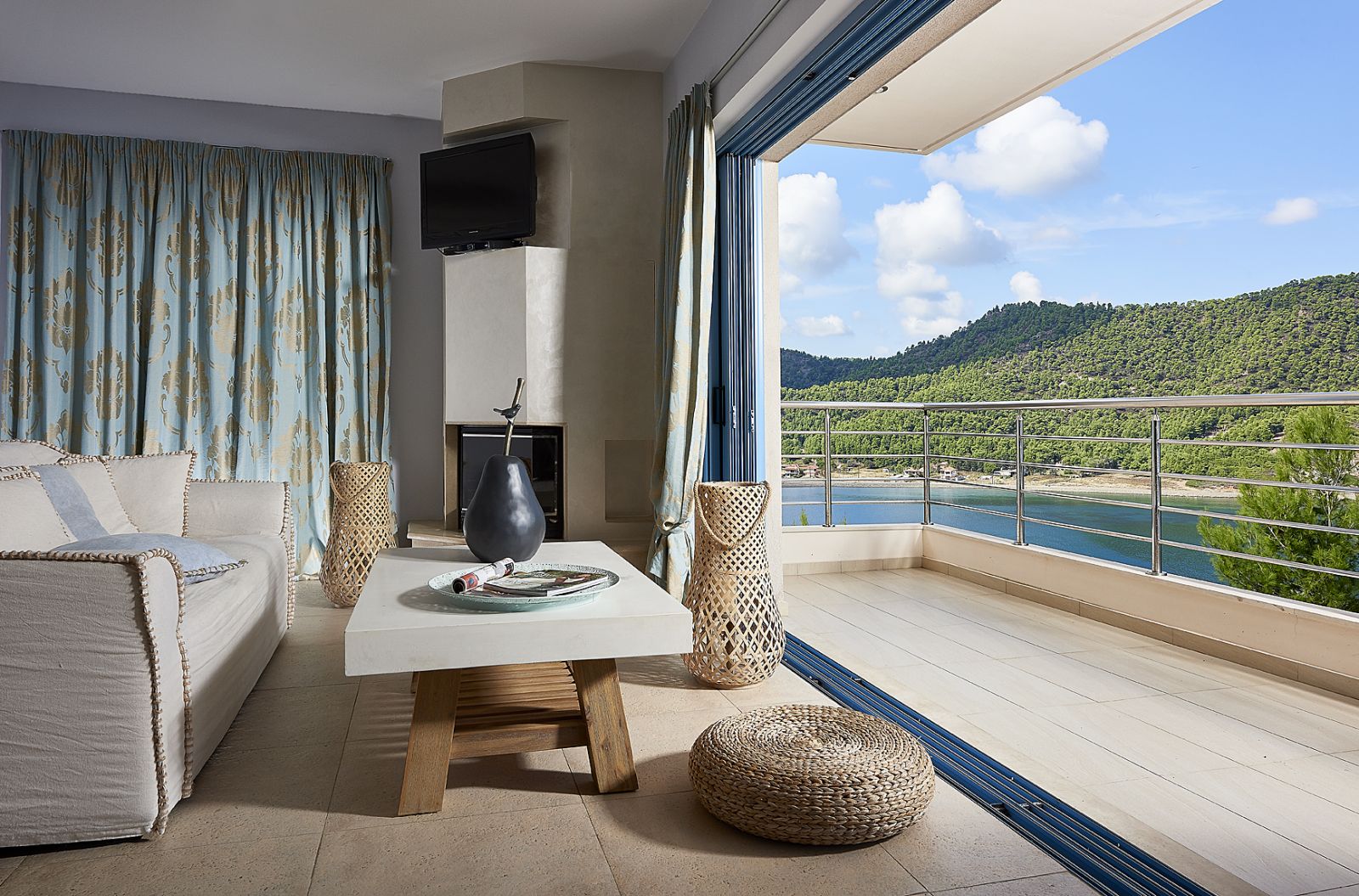Xenia Residences & Suites-Porodican suite.jpg