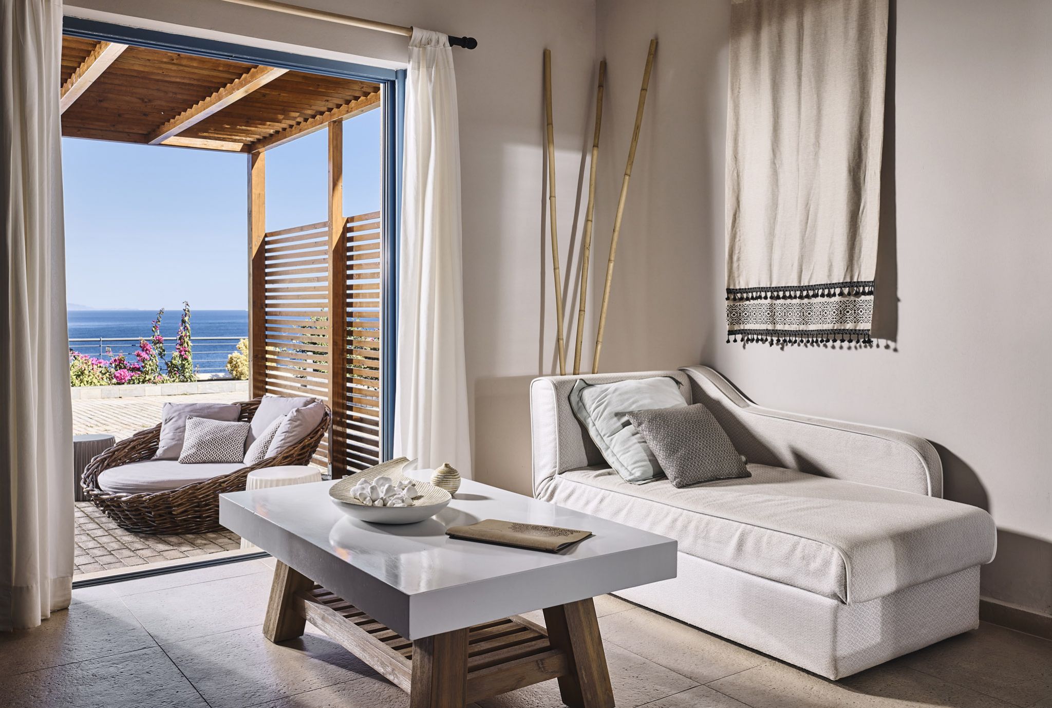 Xenia Residences & Suites-Suite dnevna soba.jpg