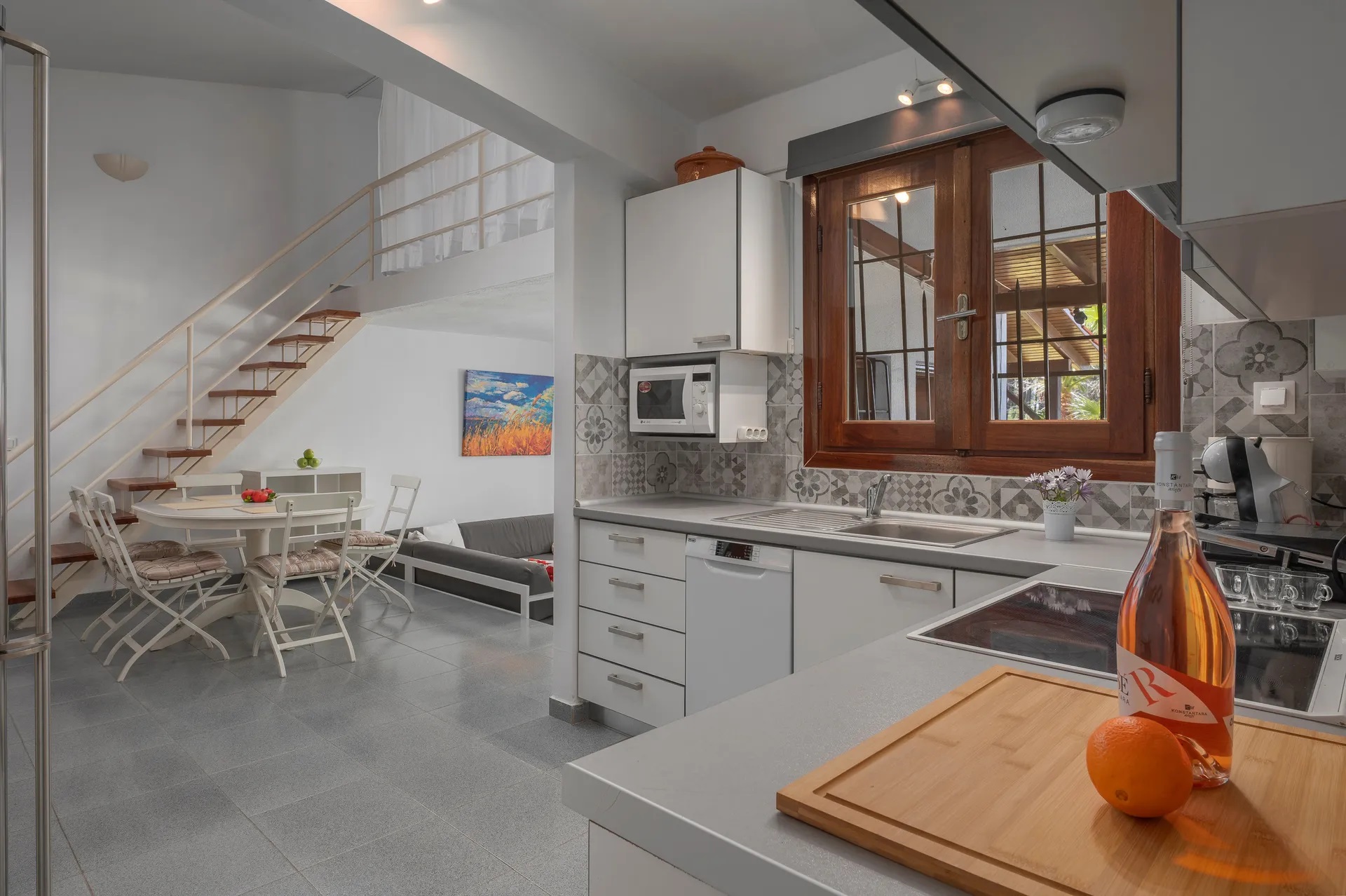 NG Sani VIllas-Pine vila dnevna soba.jpg