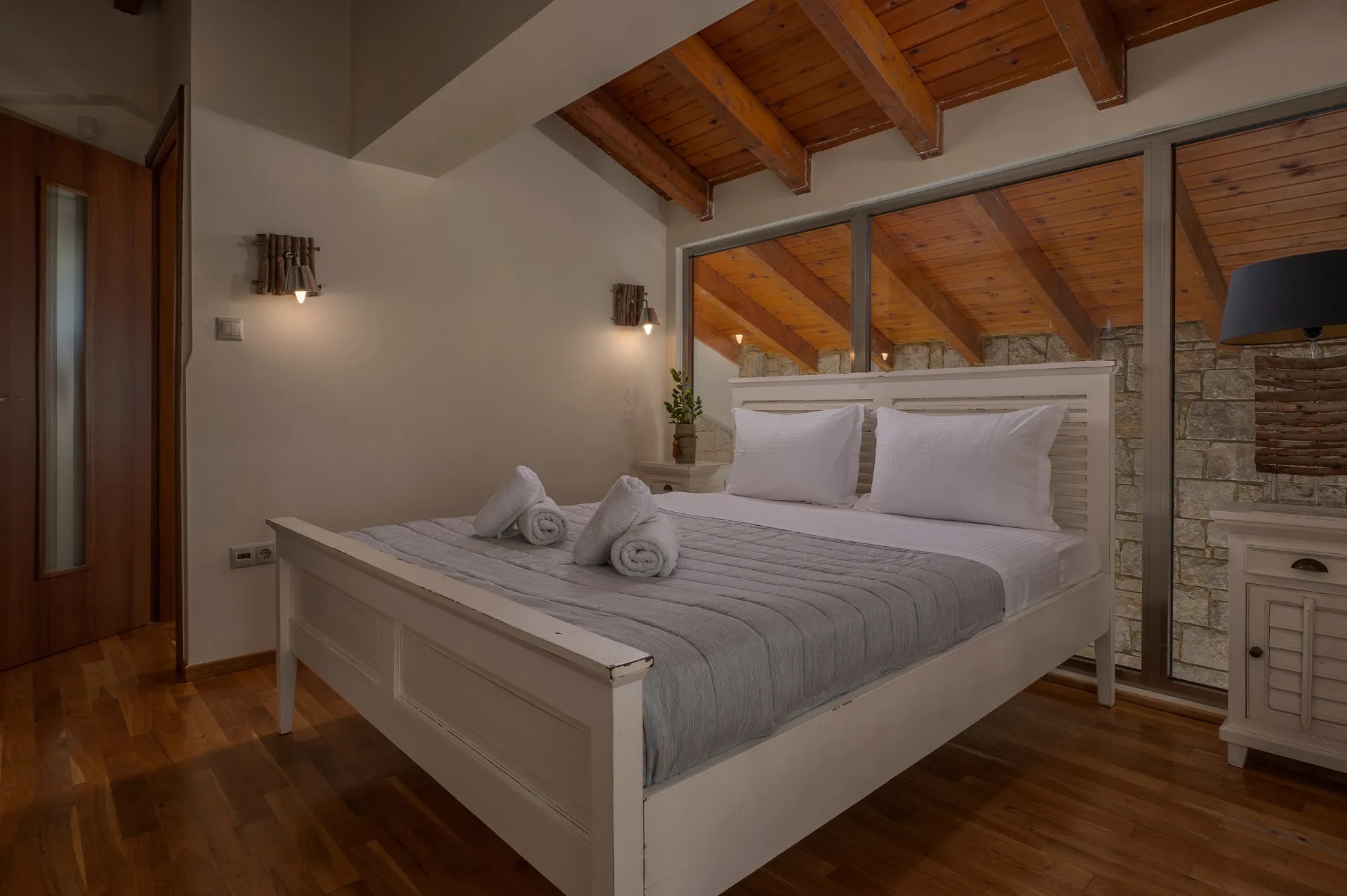 NG Sani VIllas-Viktoria trosobna vila spavaca soba.jpg