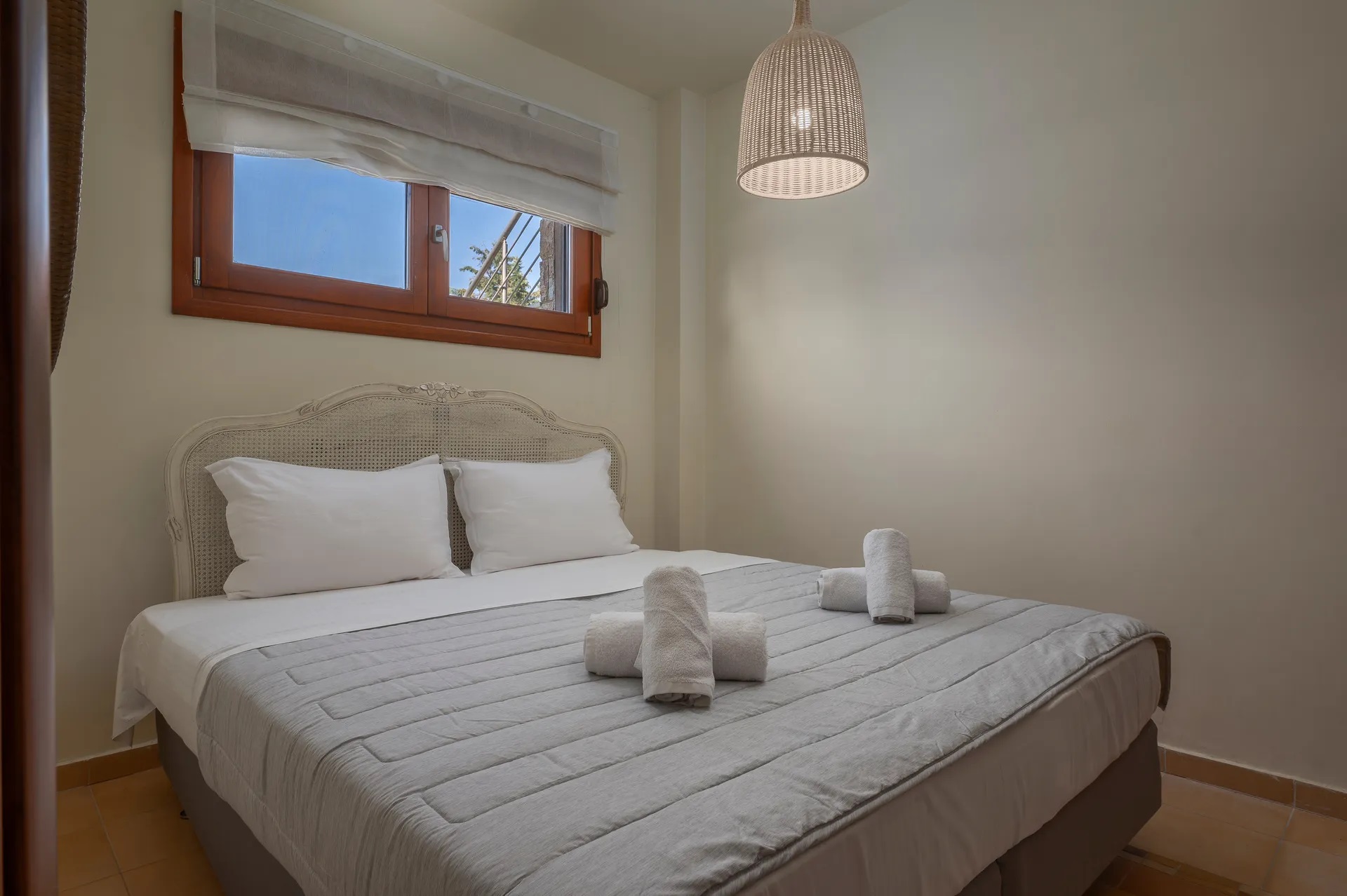 NG Sani Villas-Joana trosobna vila spavaca soba.jpg