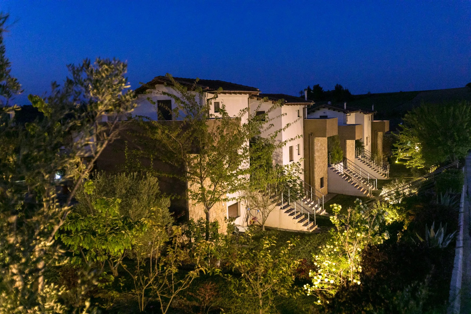 NG Sani Villas-Nocni izgled.jpg