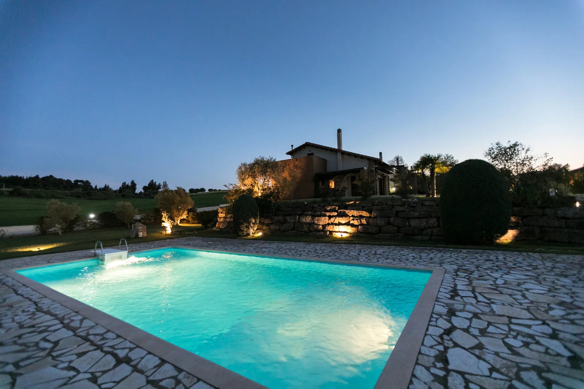 NG Sani Villas-Viktoria trosobna vila bazen.jpg