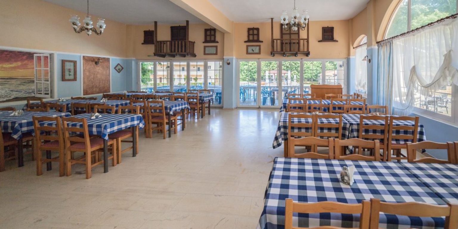 SIntrivanis Resort Beach-Restoran.jpg