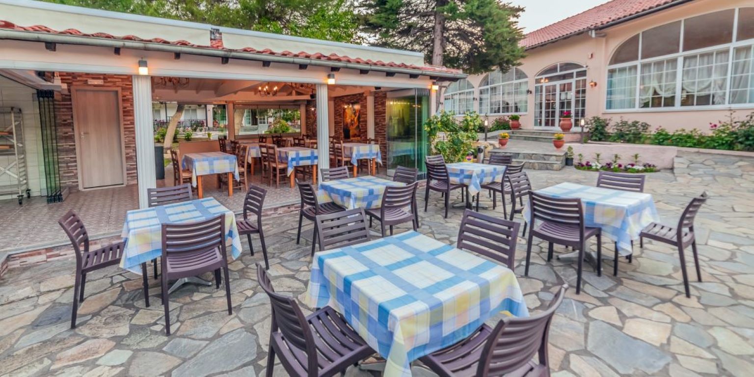 SIntrivanis Resort Beach-Taverna.jpg