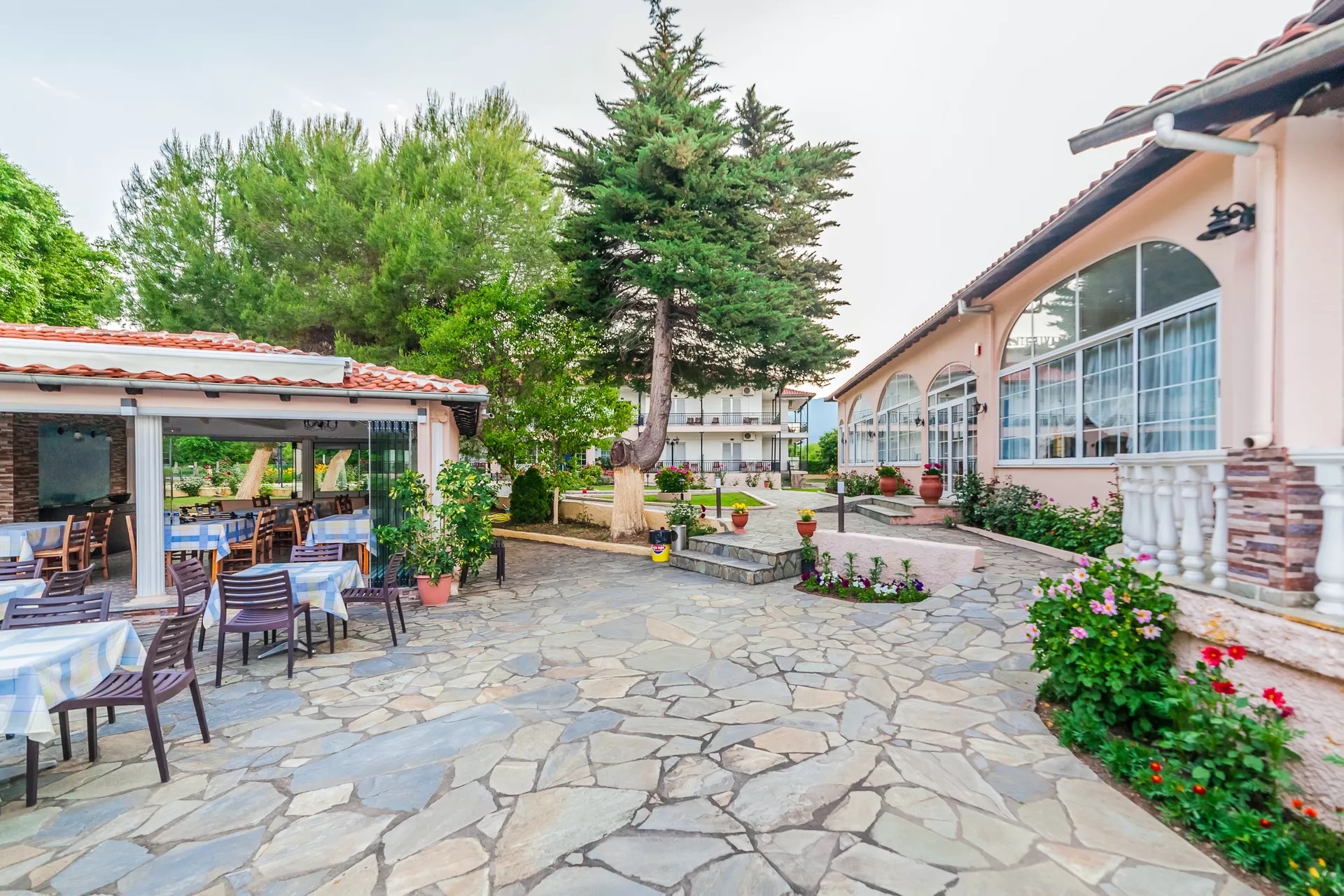 Sintrivanis Resort Beach-Hotelska oblast.jpg