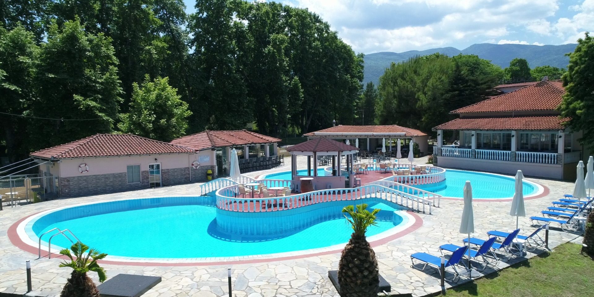 Sintrivanis Resort Beach-Kompleks bazena.jpg