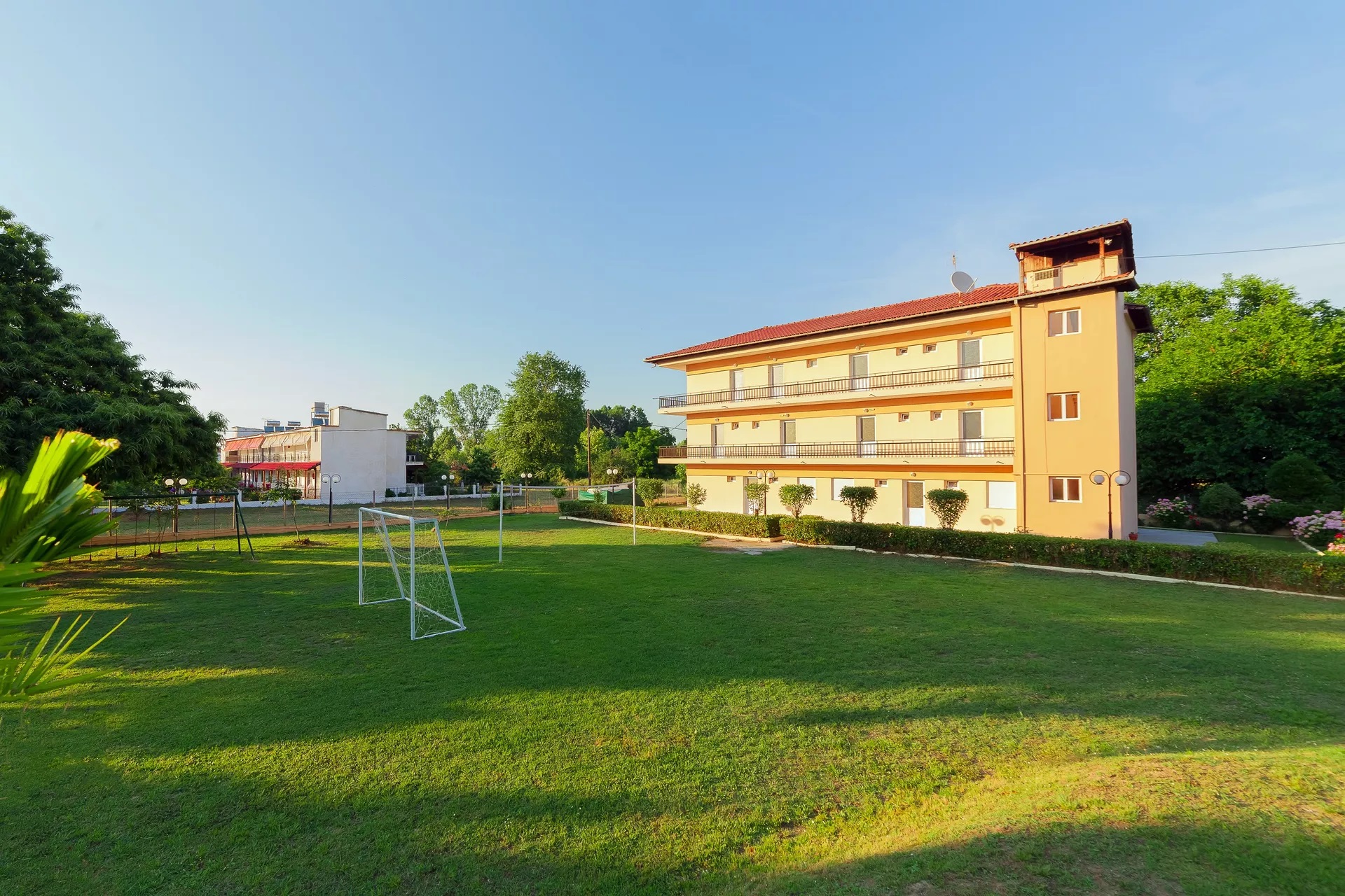 Sintrivanis Resort Beach-Tereni za sport.jpg