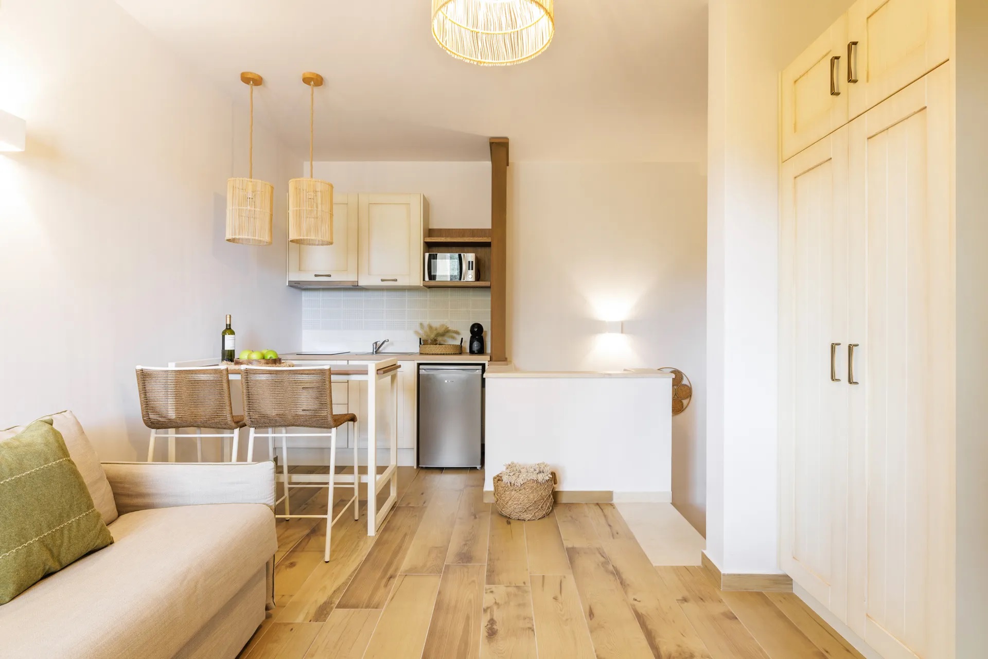 Kastri Elia Suites-Deluxe suite.jpg