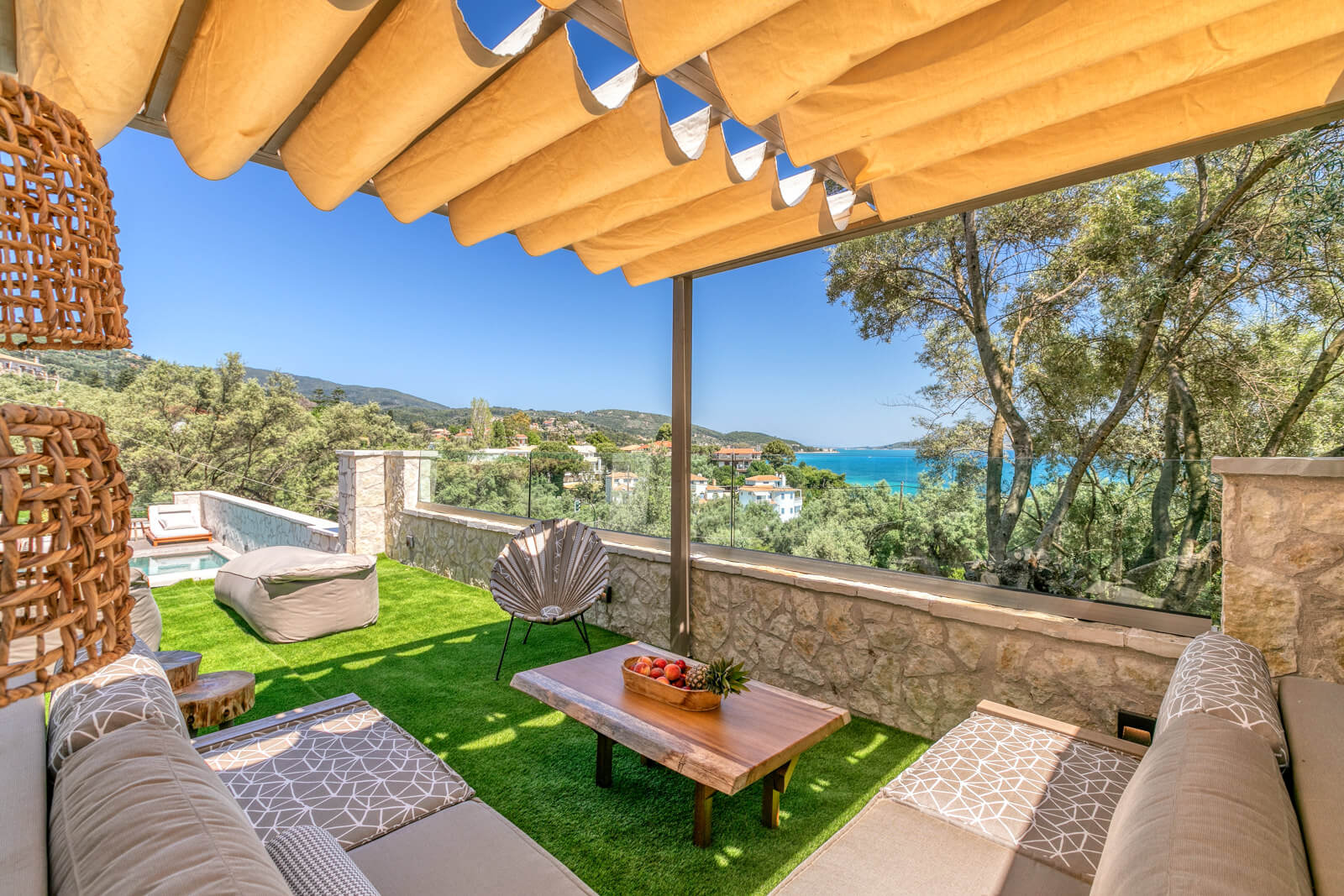 White Rock VIllas-Rosses vila terasa.jpg