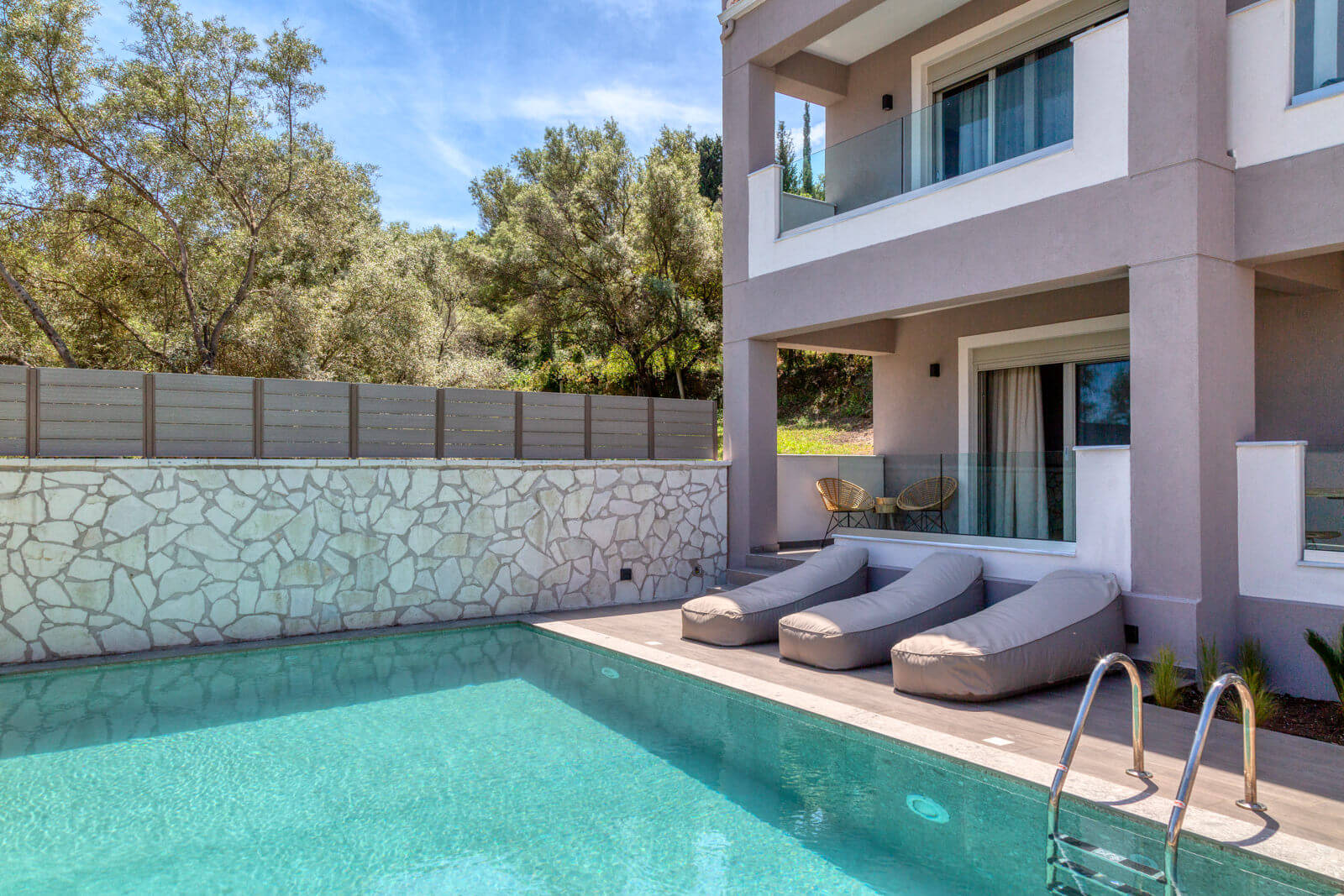 White Rock Villas-Elegance vila.jpg