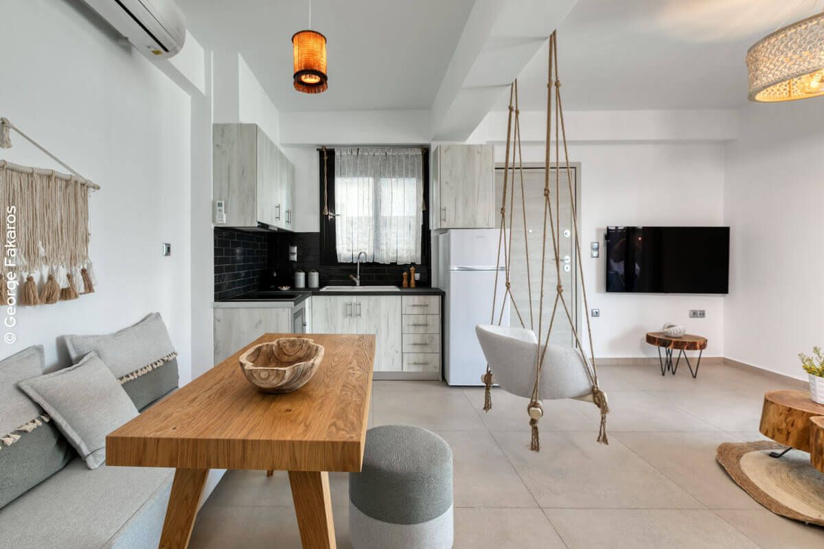 White Rock Villas-Elegant apartment dnevna soba.jpg