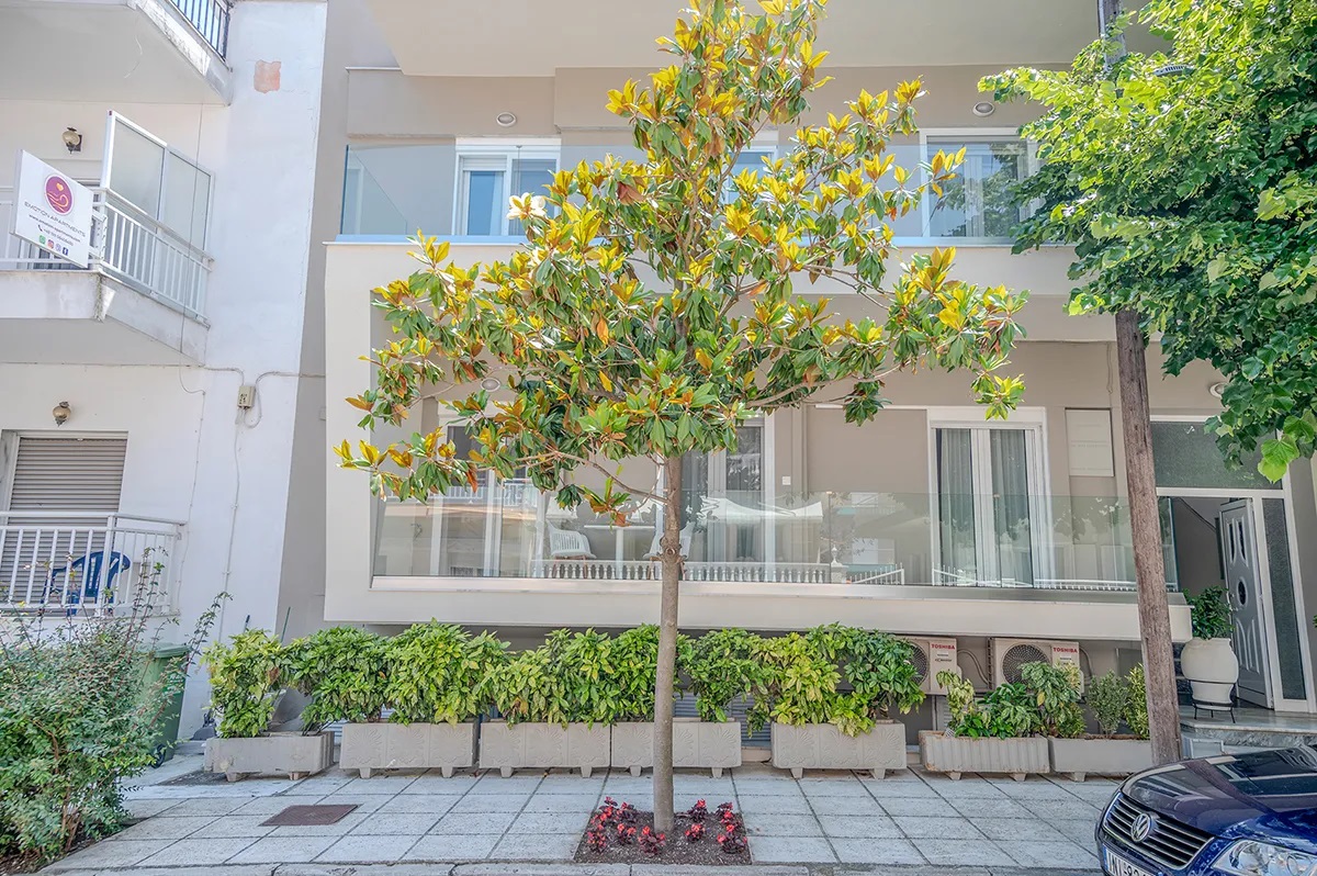 Evangelina Apartments-Hotel spolja.jpg