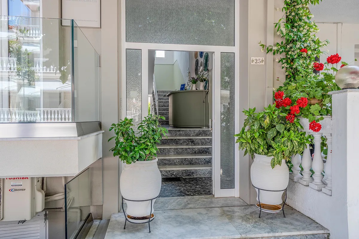 Evangelina Apartments-Ulaz u hotel.jpg