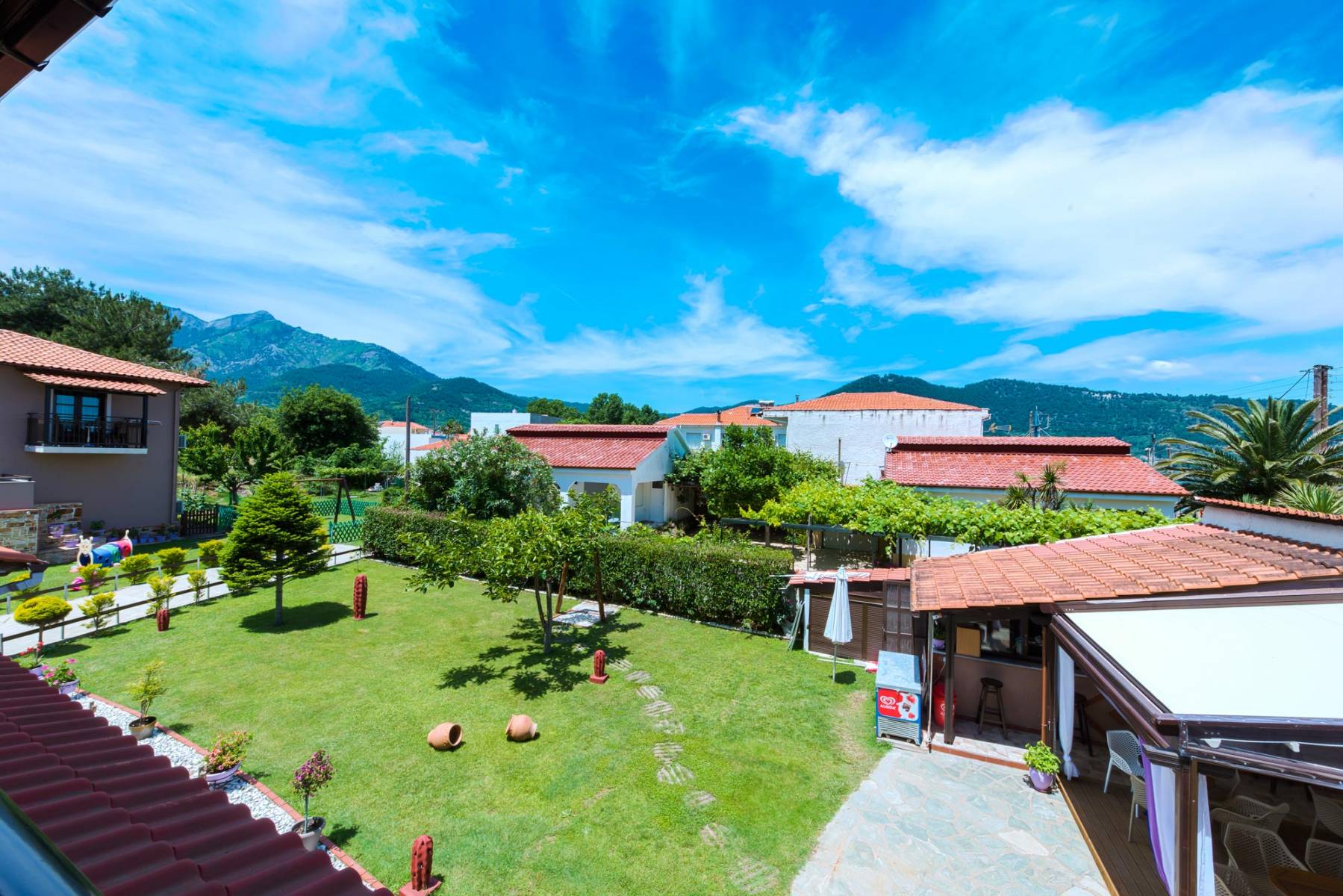 Hotel Kamelia & Semili bašta.jpg