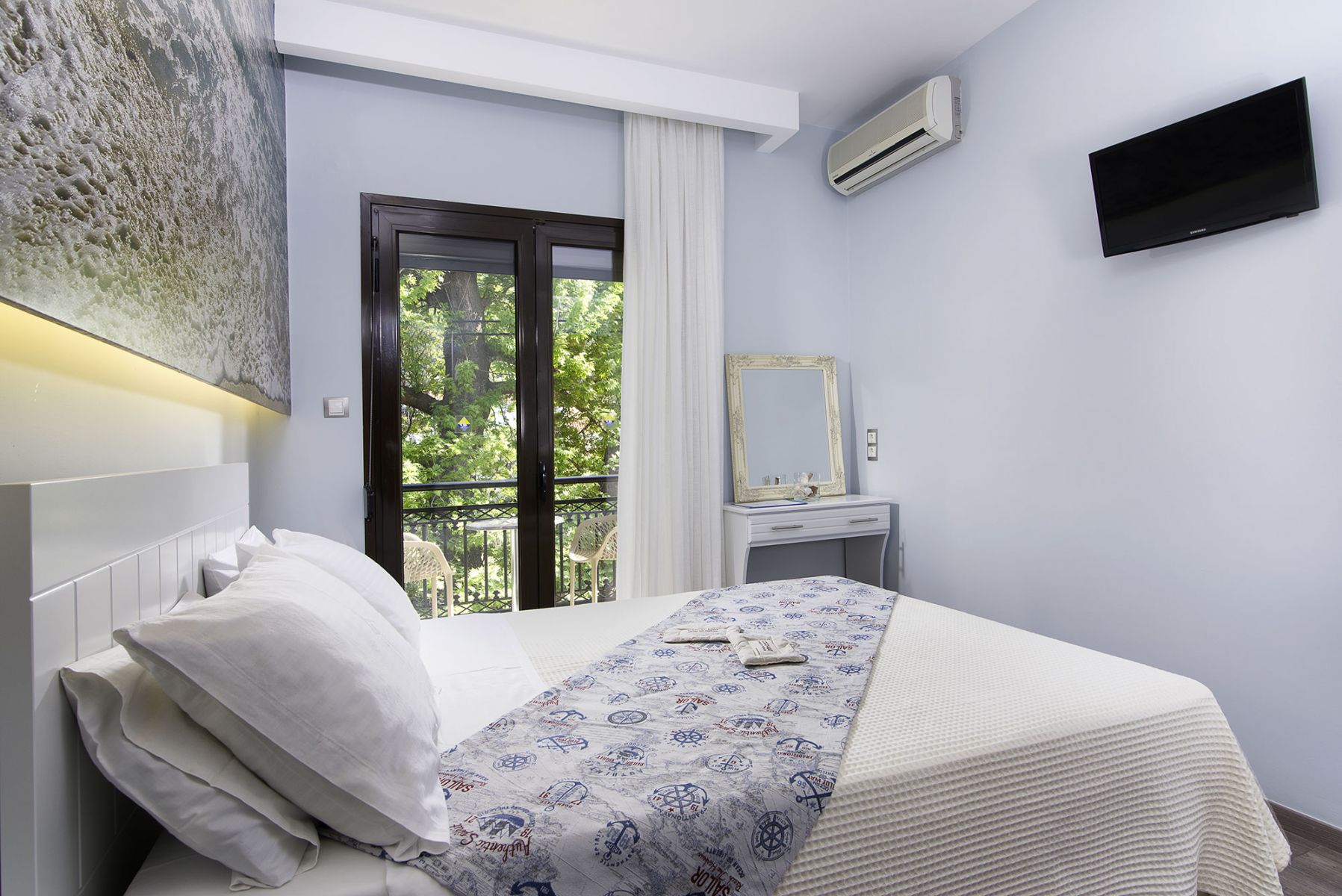 Hotel Kamelia & Semili ekonomi sobe.jpg