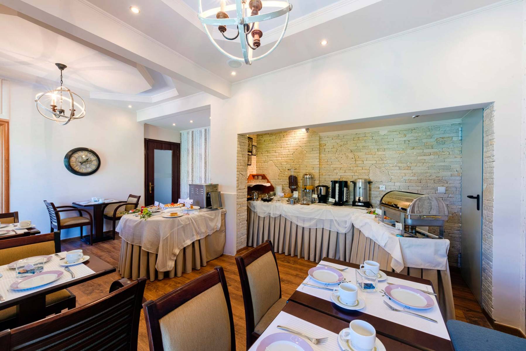 Hotel Kamelia & Semili restoran.jpg