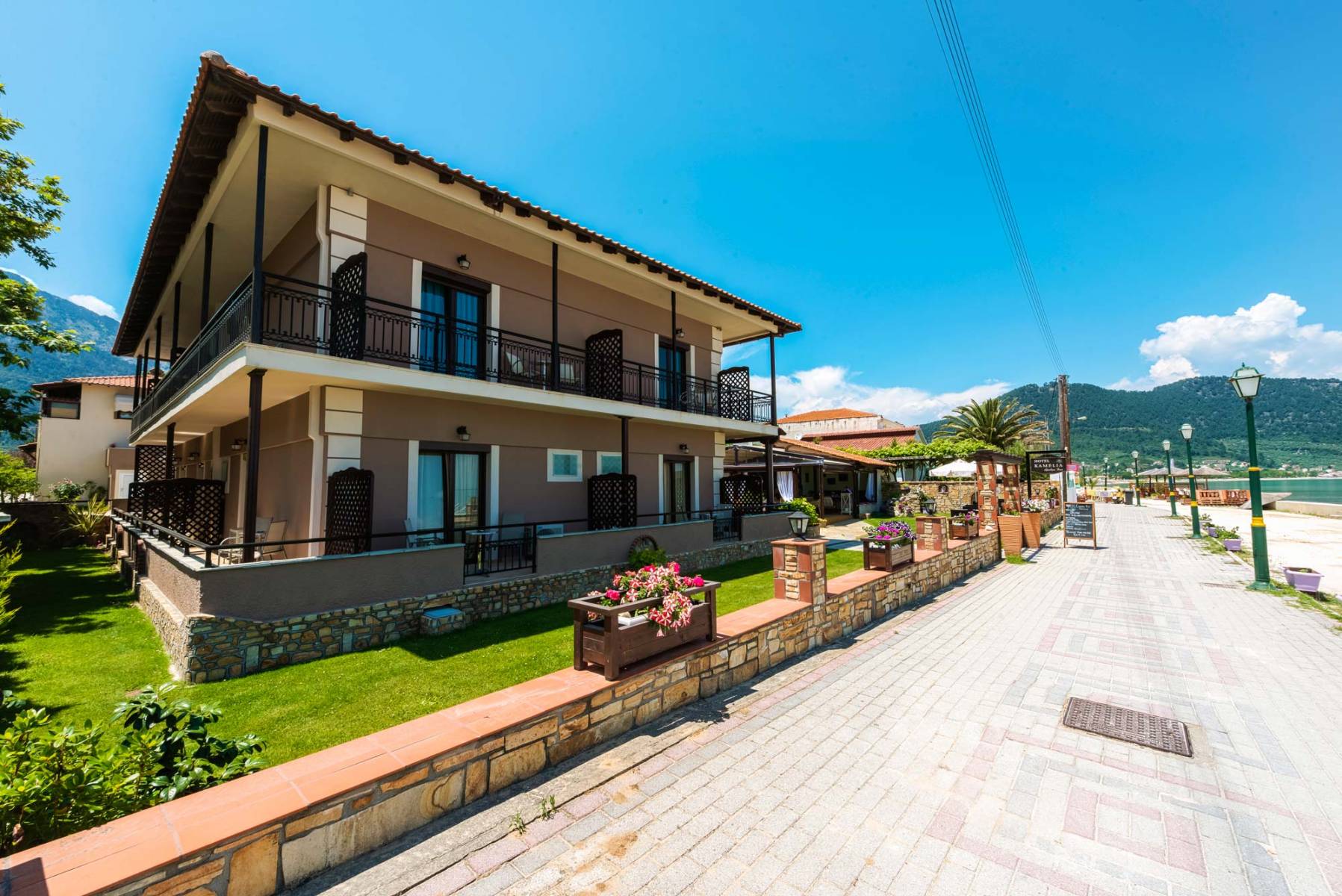 Hotel Kamelia & Semili spoljni izgled.jpg