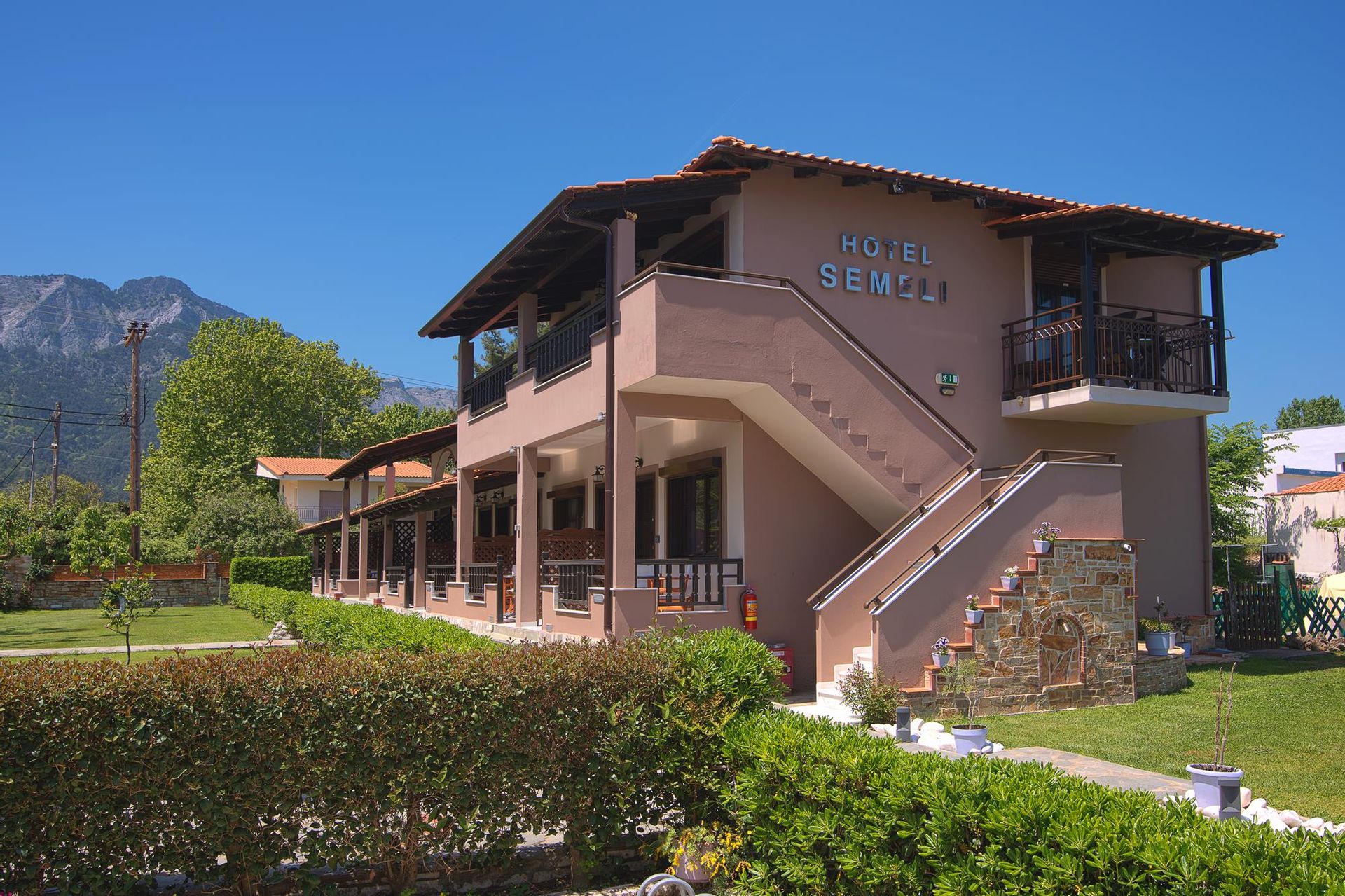 Hotel Kamelia & Semili zgrada Semeli.jpg