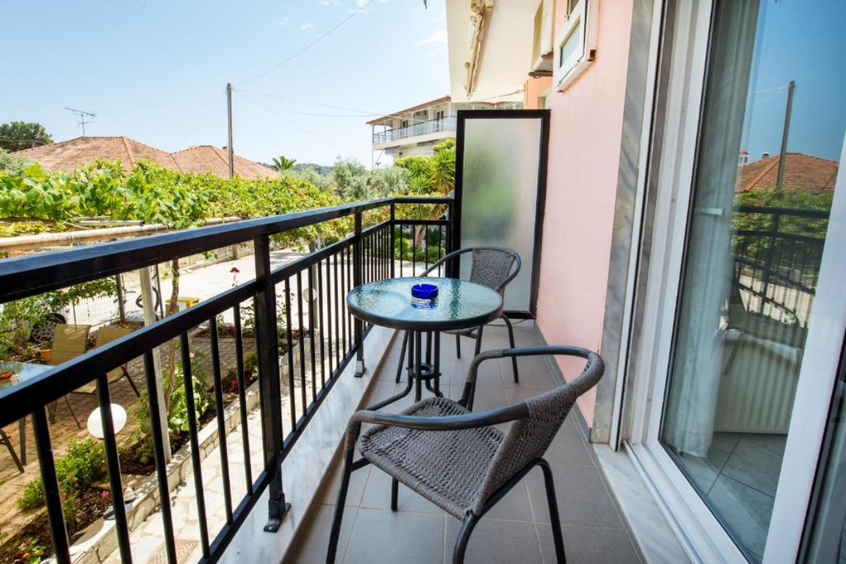 Ianos apartments balkon.jpg