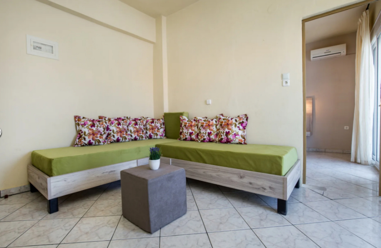 Ianos apartments hotel apartman sa balkonom.jpg