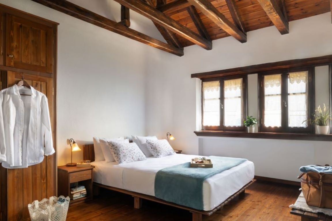 Esperos Suites & Villas-Loft suite spavaca soba.jpg