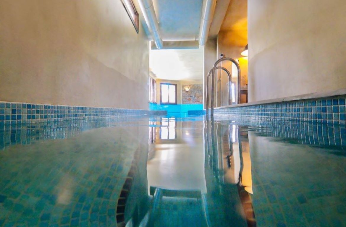 Esperos Suites & Villas-Unutrasnji bazen.jpg