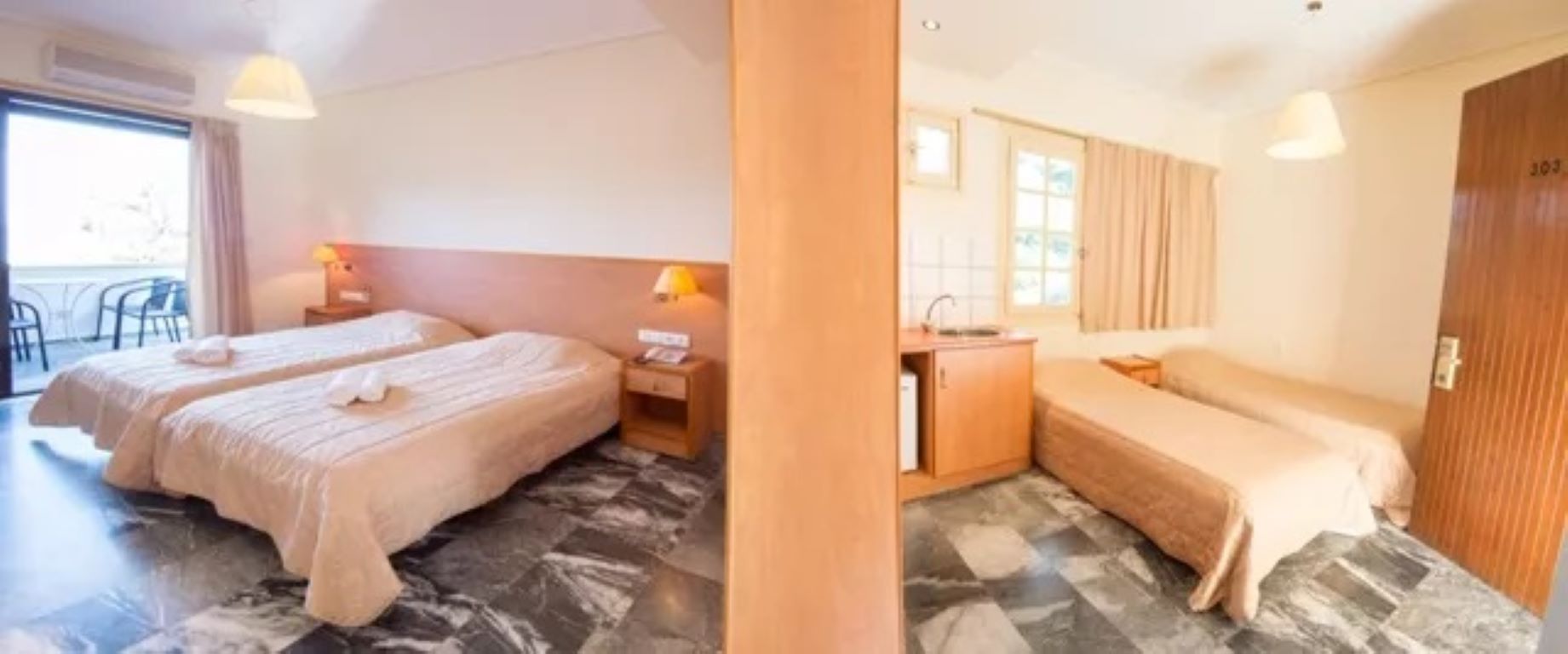 Corali Hotel Evia-Cetvorokrevetna soba.jpg