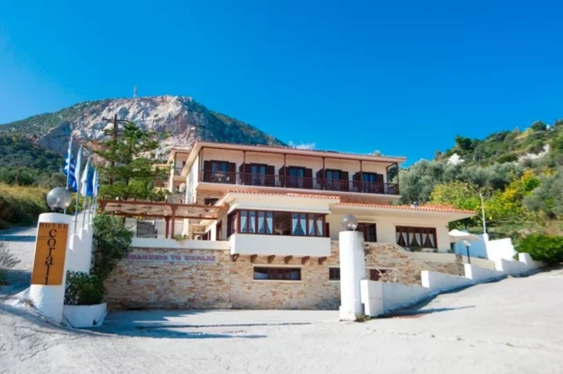 Corali Hotel Evia-Hotel spolja.jpg