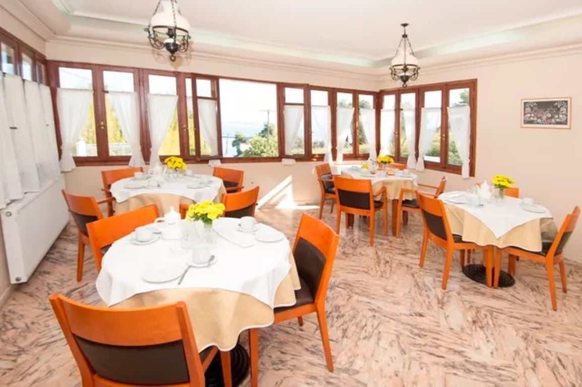 Corali Hotel Evia-Restoran.jpg