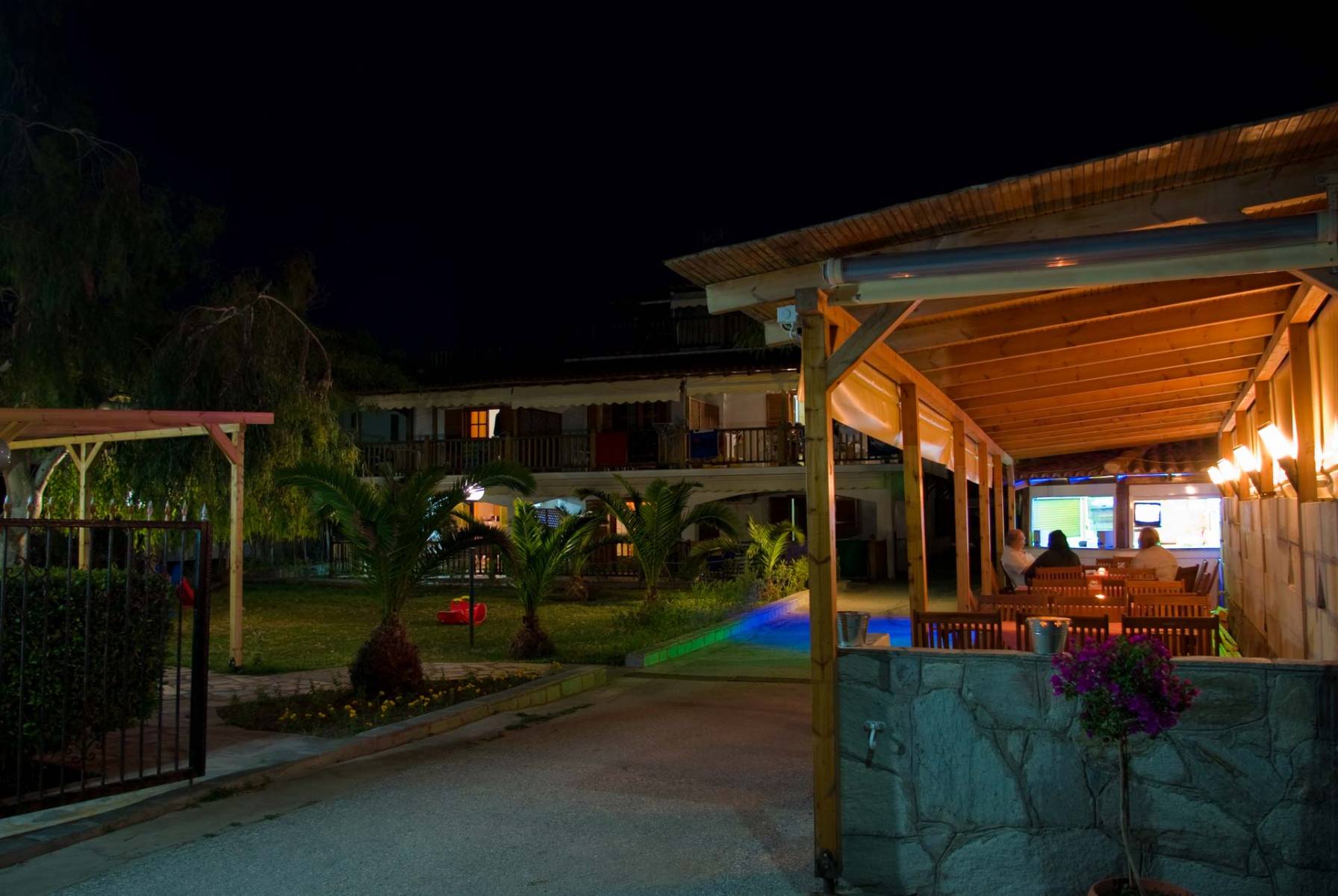 Regos Resort Hotel-Ulaz u hotel.jpg