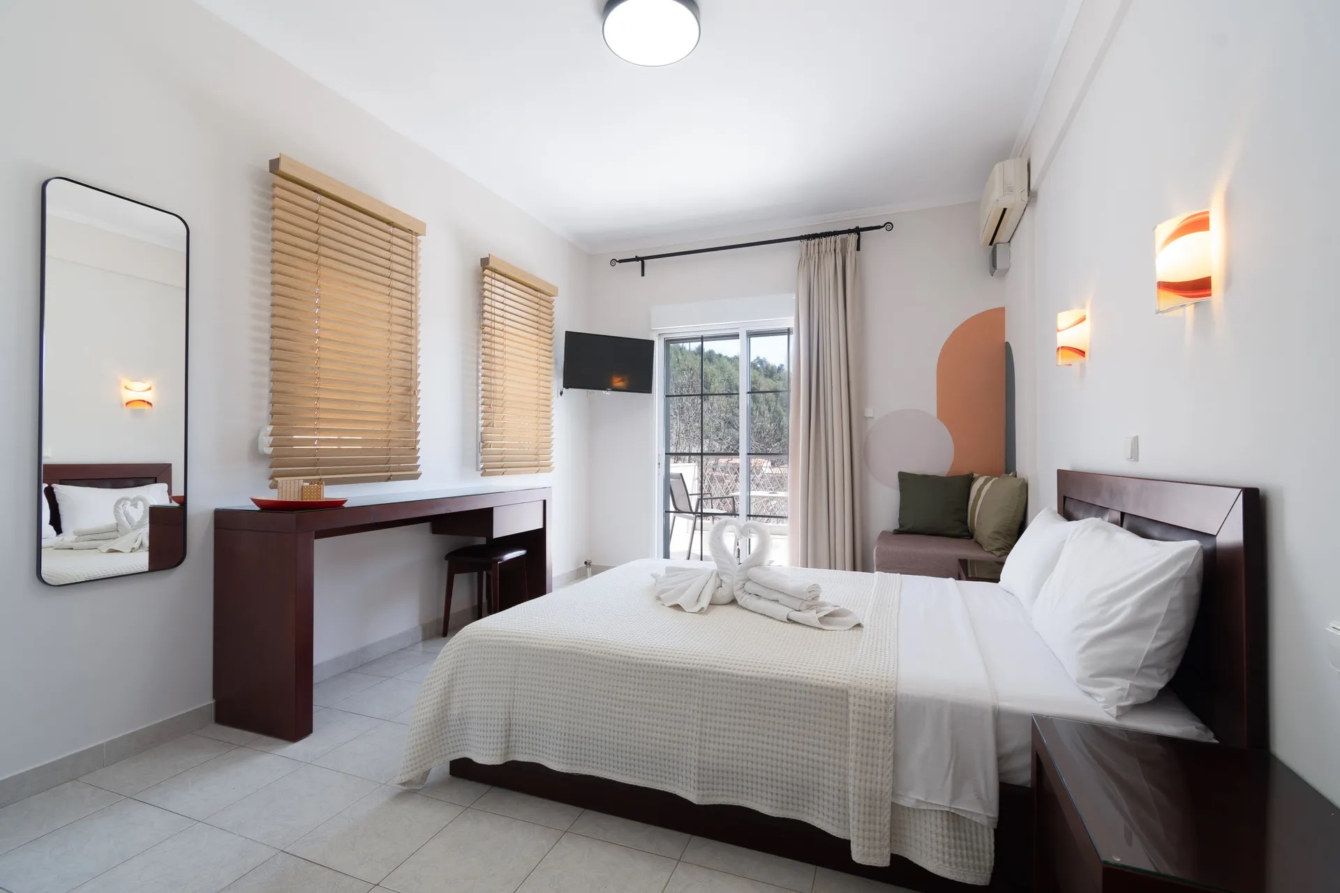 Naias Apartments-Studio pogled more.jpg