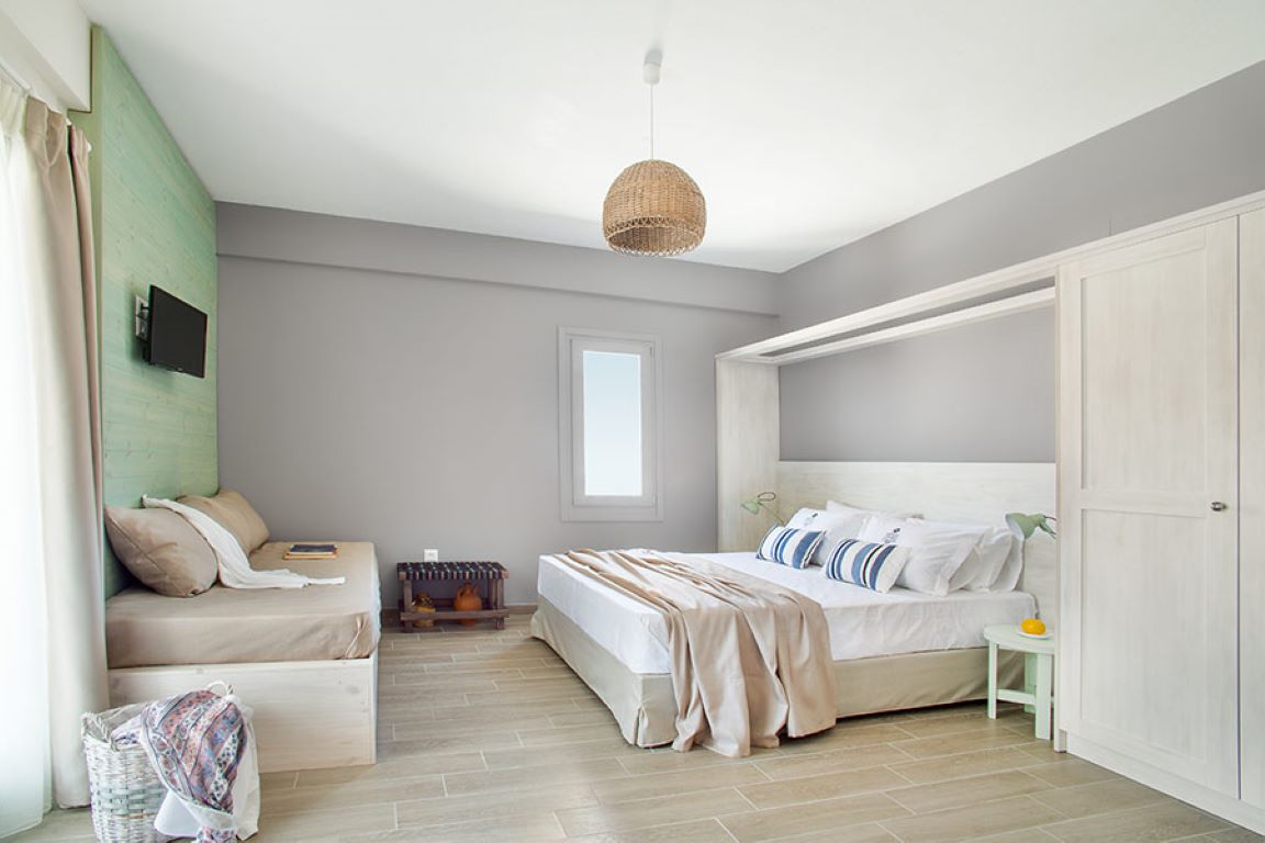 Nissos Ammouliani Hotel-Trokrevetna soba.jpg