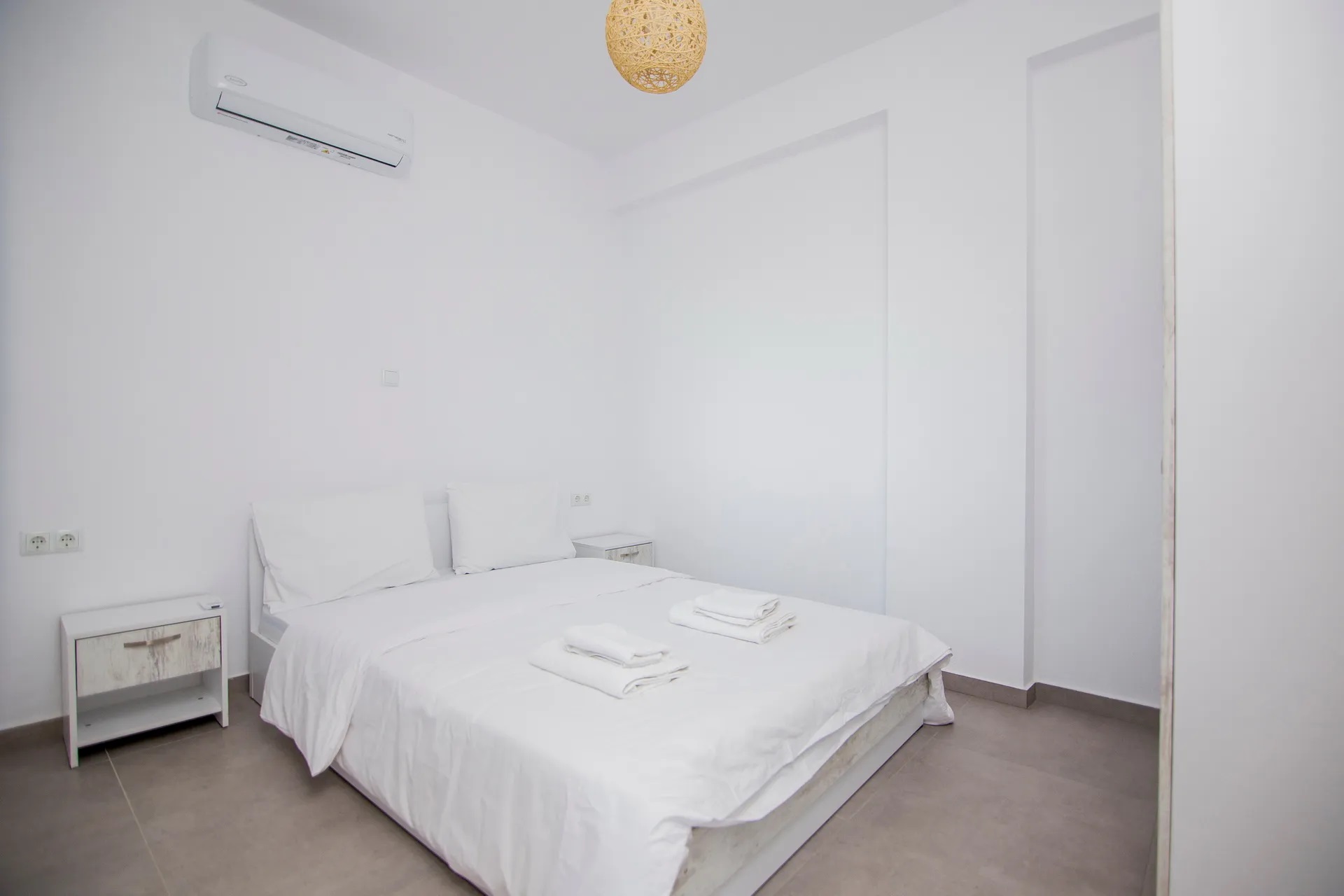 Kleoniki & Irida Residential Complex-Dvosoban apartman pristup bazenu spavaca soba.jpg