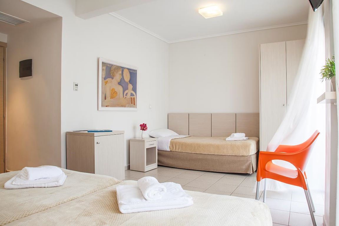 Mavridis Hotel-Trokrevetna soba.jpg