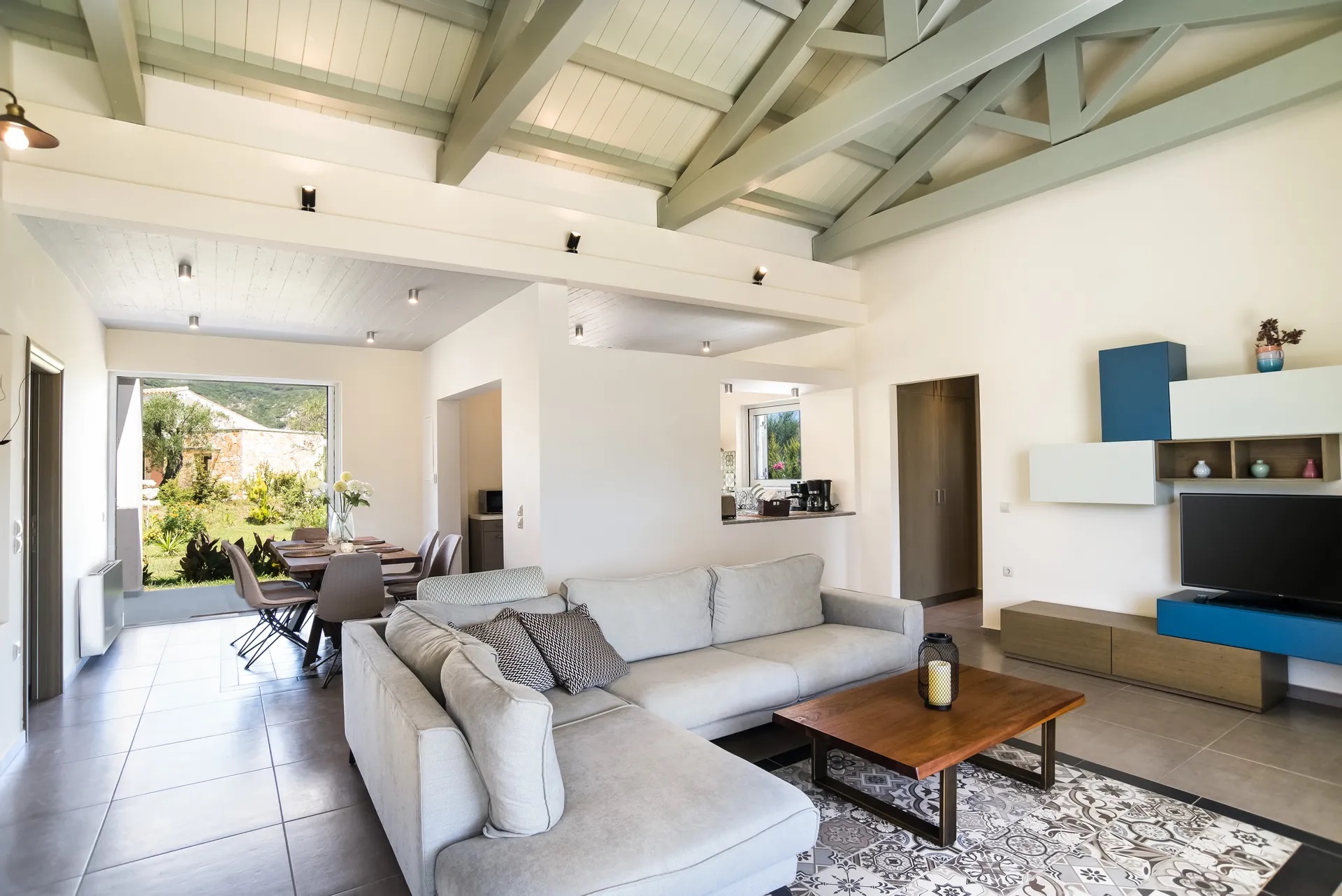 Three Stars Luxury Villas-Erotas vila dnevna soba.jpg
