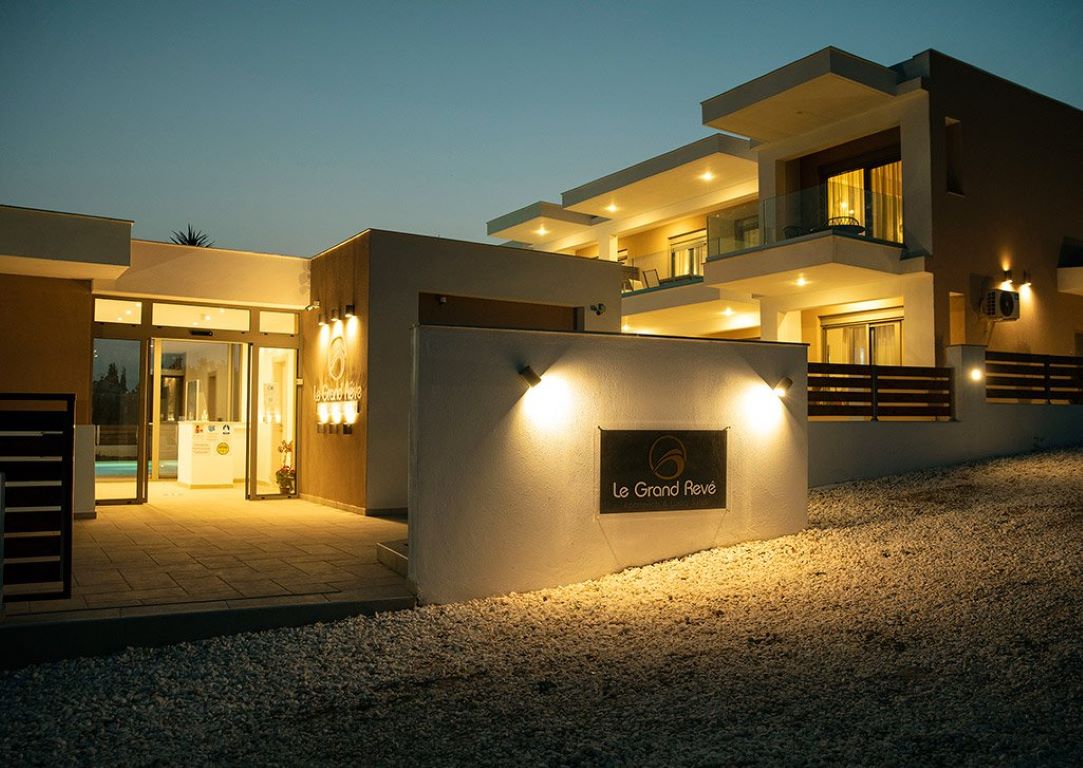 Le Grand Reve-Prilaz hotelu.jpg