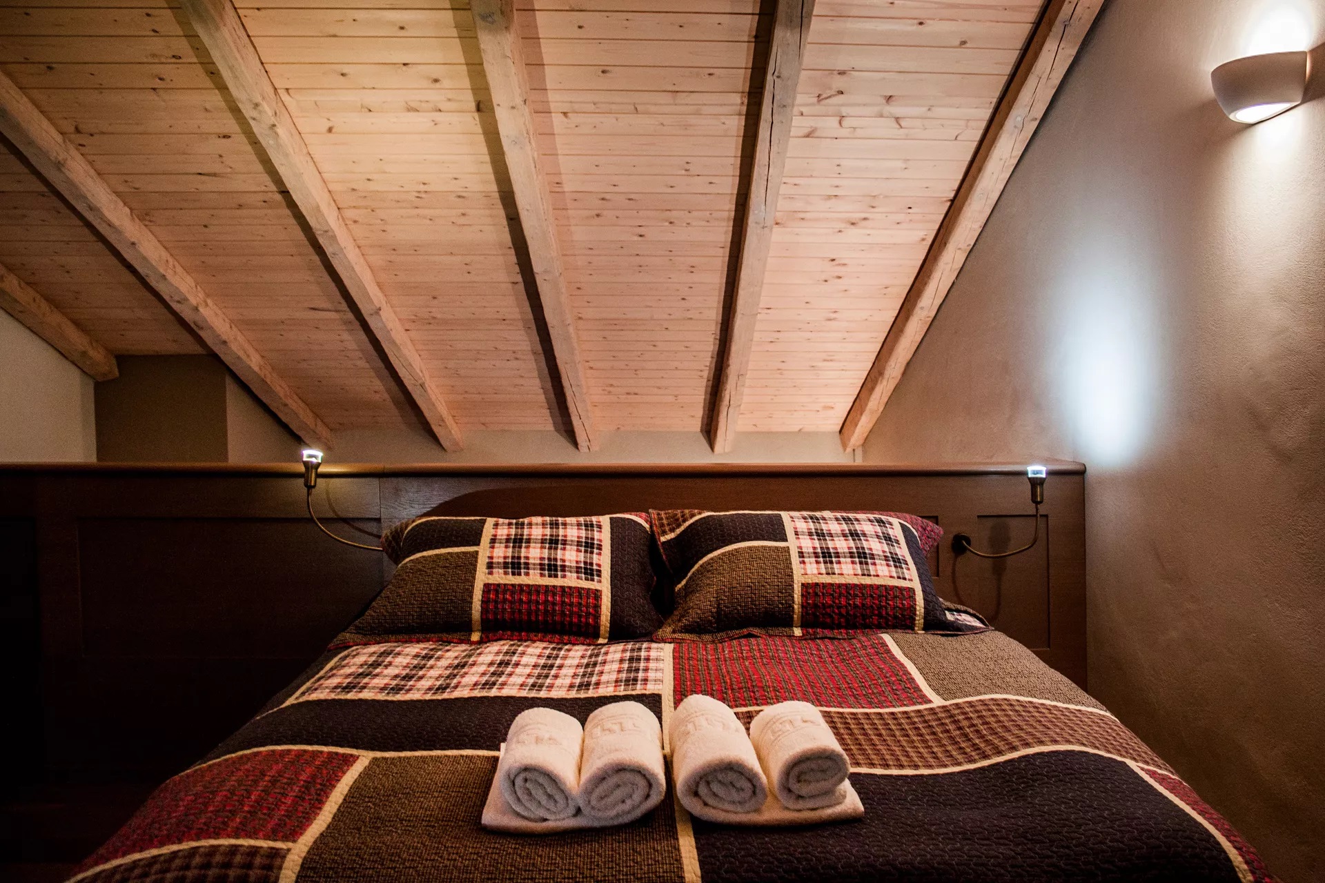 Vassiliki Guesthouse-Porodicni apartman spavaca soba.jpg