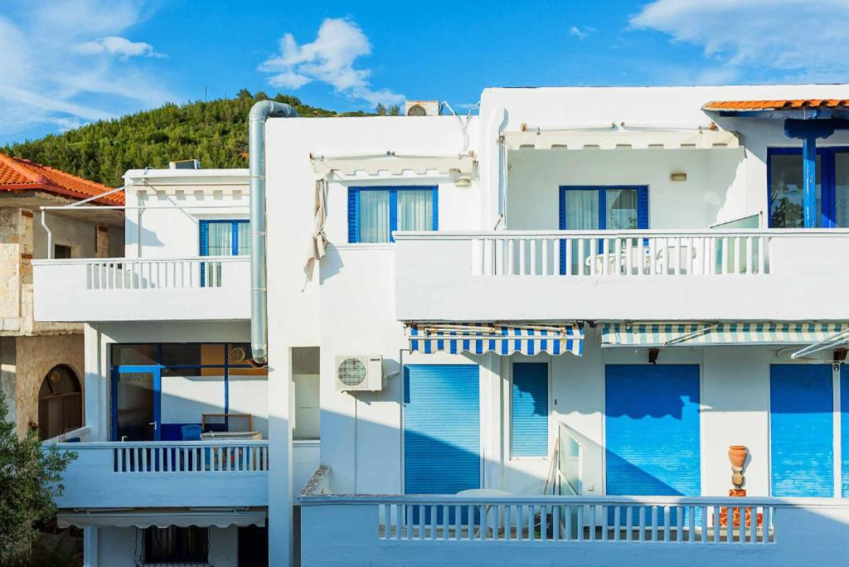 Xenios Loutra Village Arsinoi studios izgled od spolja.jpg
