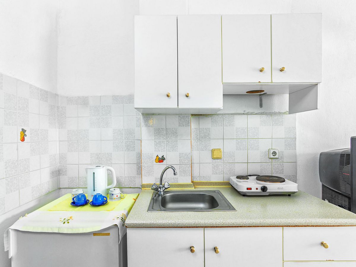 Xenios Loutra Village Arsinoi studios kuhinja.jpg