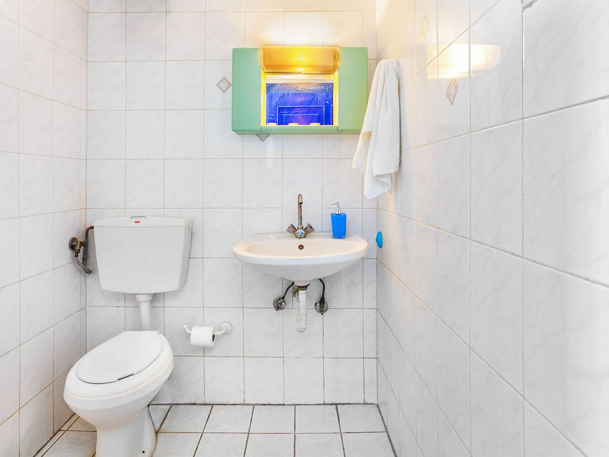 Xenios Loutra Village Arsinoi studios kupatilo.jpg