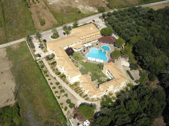 Hotel Karavostasi beach 1.jpg